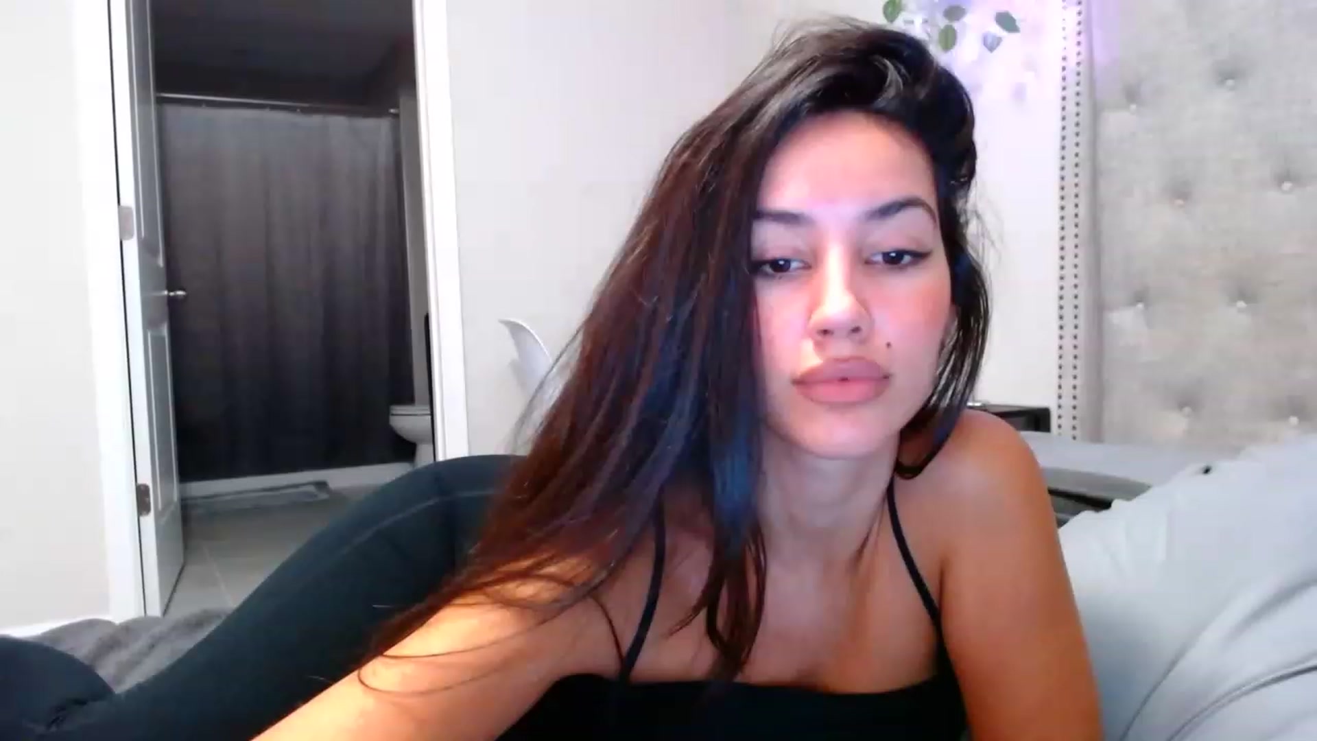 Gallery image thumbnail from SofiDiamond_'s myfreecams stream on, 11/23/2022, 01:32 image 6 of 20