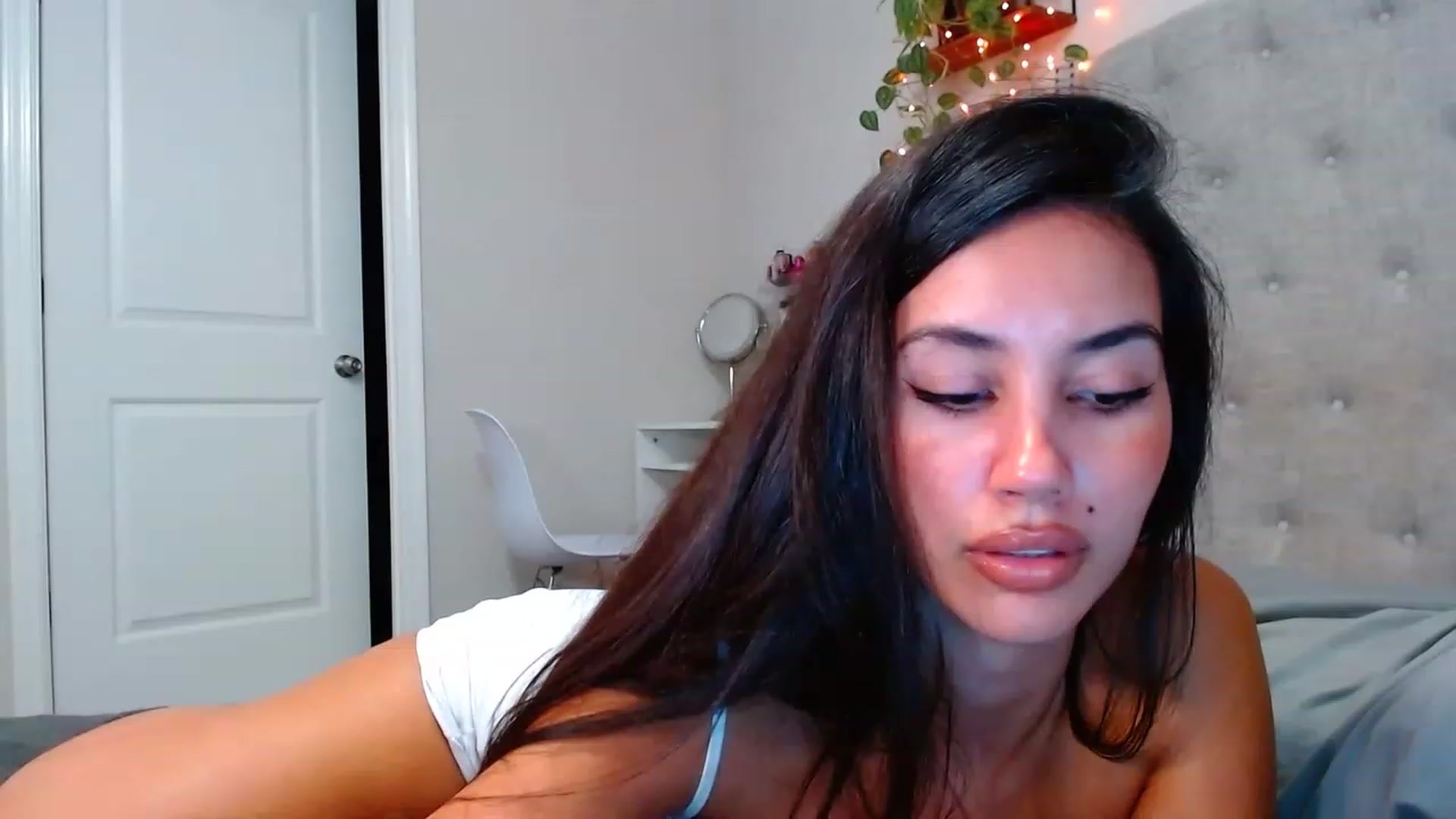 Gallery image thumbnail from SofiDiamond_'s myfreecams stream on, 11/23/2022, 22:09 image 4 of 20