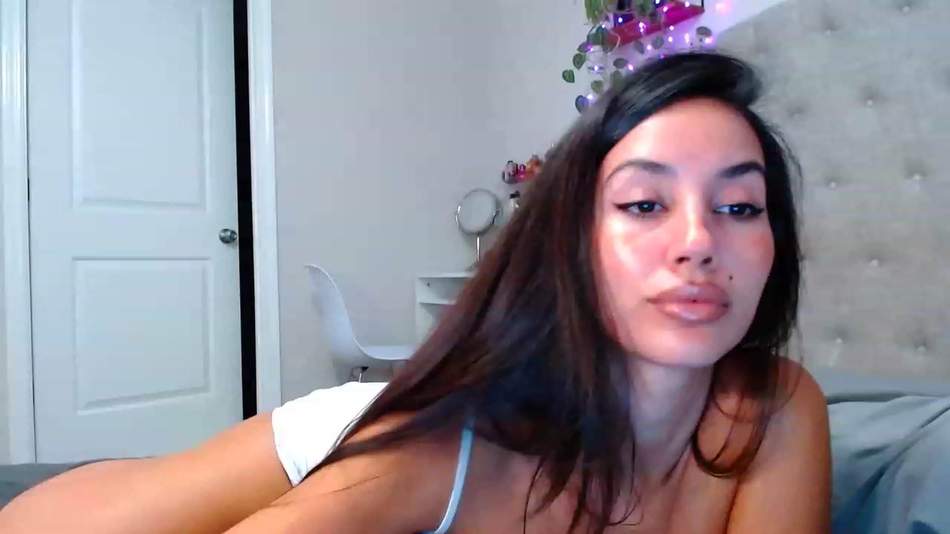 Gallery image thumbnail from SofiDiamond_'s myfreecams stream on, 11/23/2022, 22:09 image 8 of 20