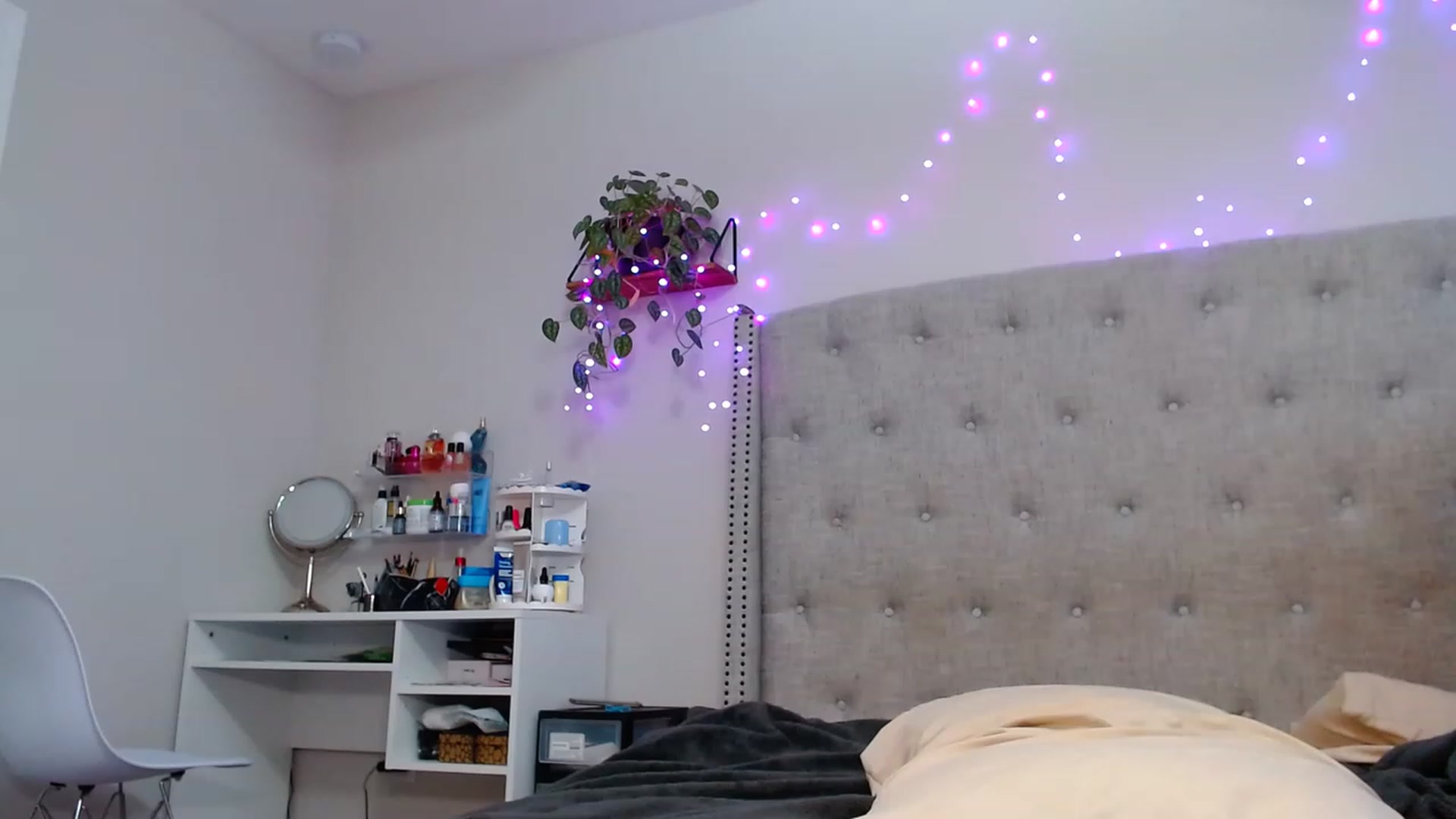 Gallery image thumbnail from SofiDiamond_'s myfreecams stream on, 11/28/2022, 21:45 image 17 of 20