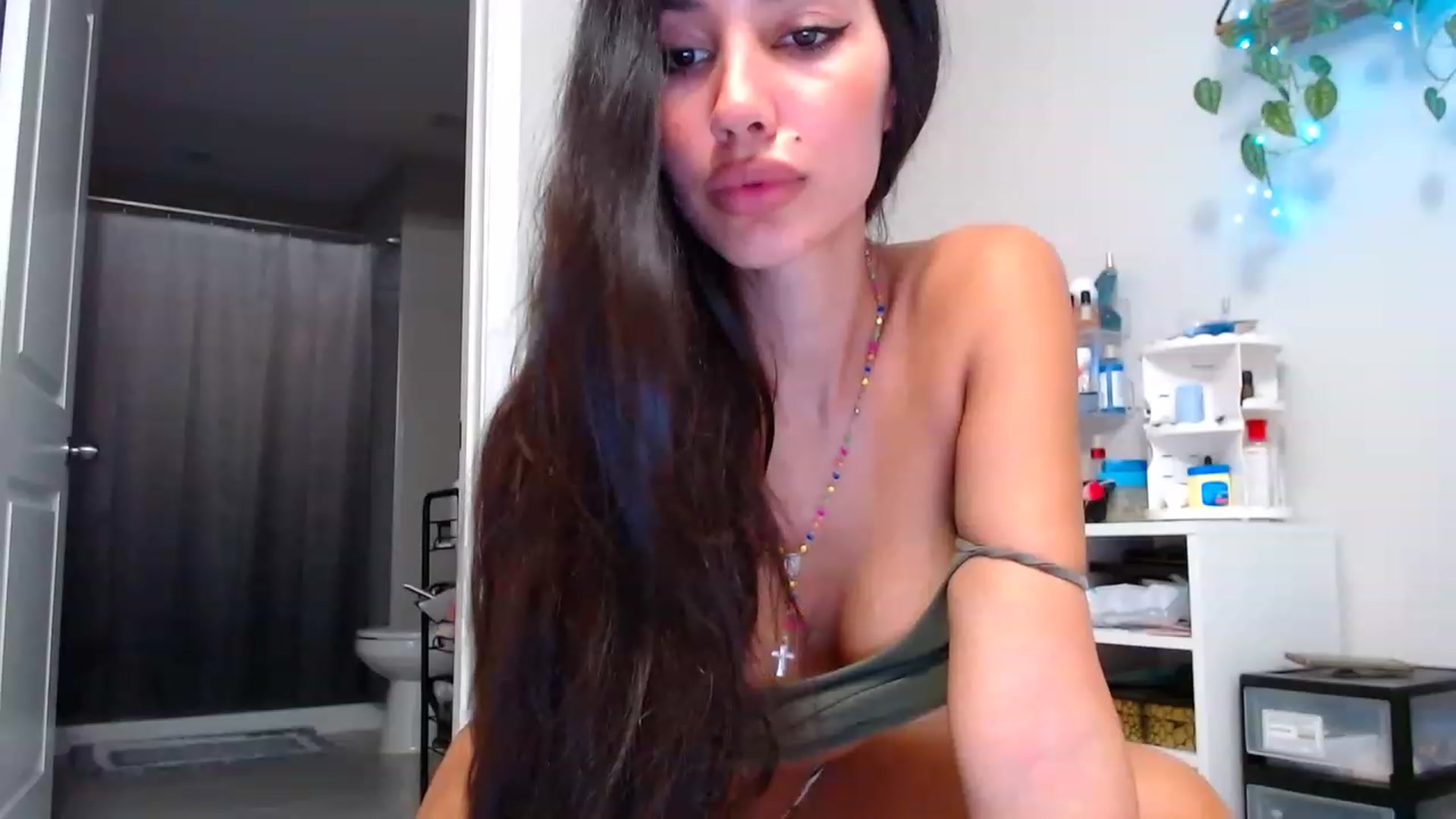 Gallery image thumbnail from SofiDiamond_'s myfreecams stream on, 11/30/2022, 22:39 image 9 of 20