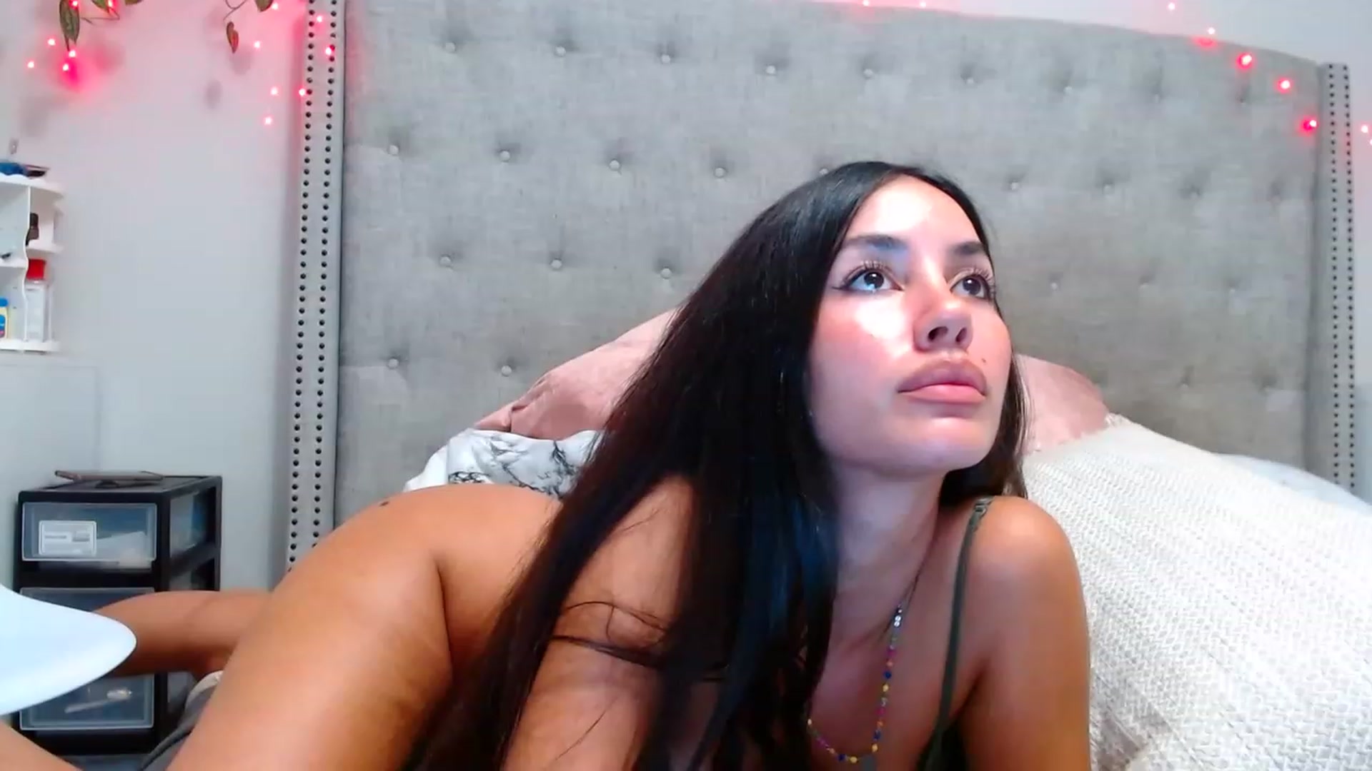 Gallery image thumbnail from SofiDiamond_'s myfreecams stream on, 12/01/2022, 24:21 image 11 of 20
