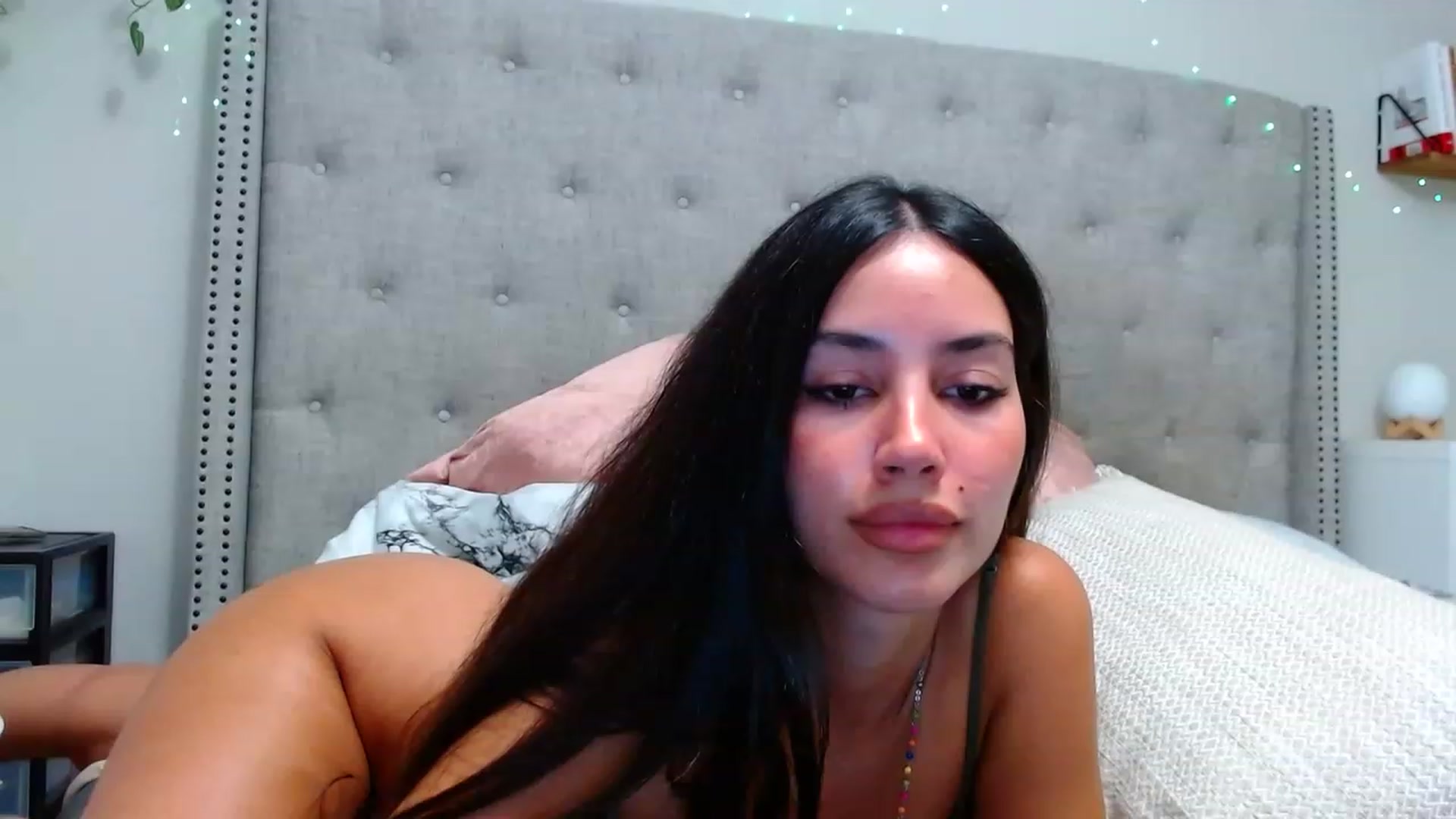 Gallery image thumbnail from SofiDiamond_'s myfreecams stream on, 12/01/2022, 24:21 image 6 of 20