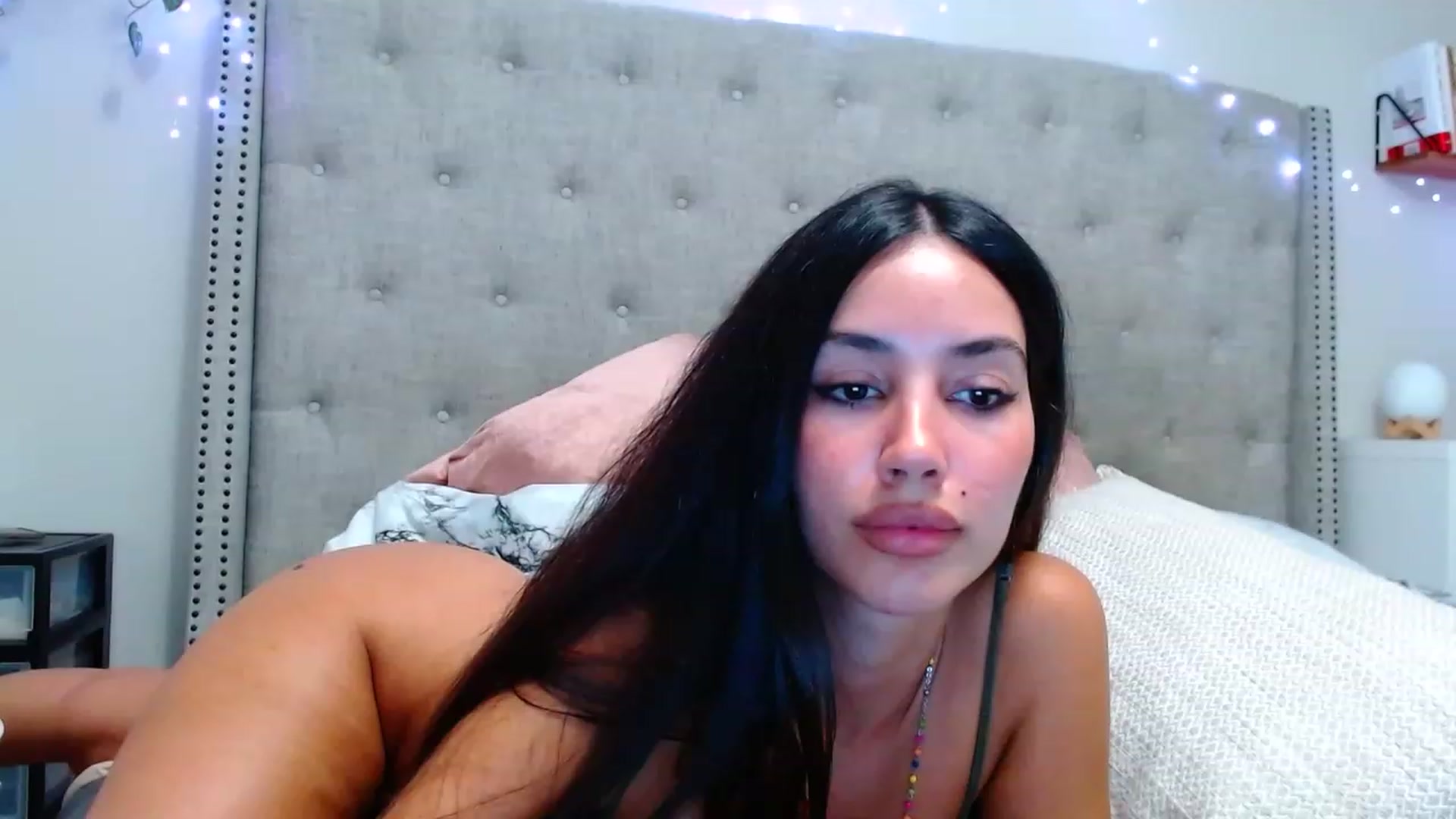 Gallery image thumbnail from SofiDiamond_'s myfreecams stream on, 12/01/2022, 24:21 image 9 of 20