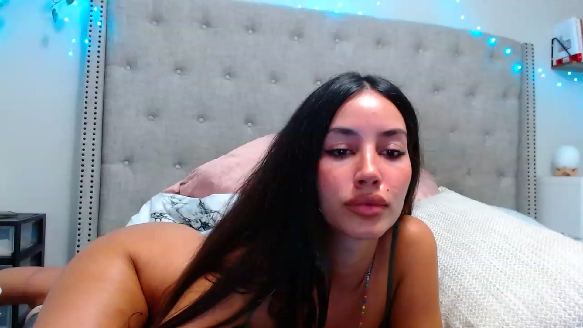 Gallery image thumbnail from SofiDiamond_'s myfreecams stream on, 12/01/2022, 24:21 image 7 of 20