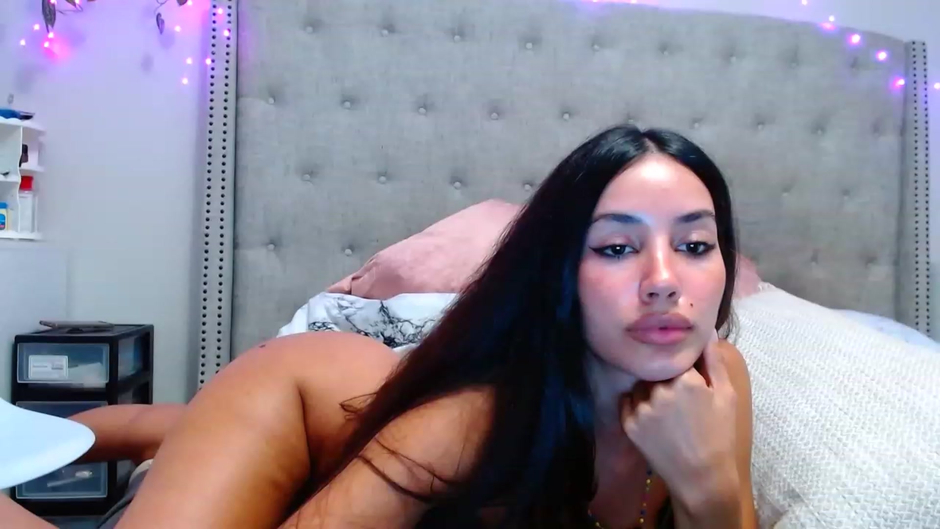 Gallery image thumbnail from SofiDiamond_'s myfreecams stream on, 12/01/2022, 24:21 image 12 of 20