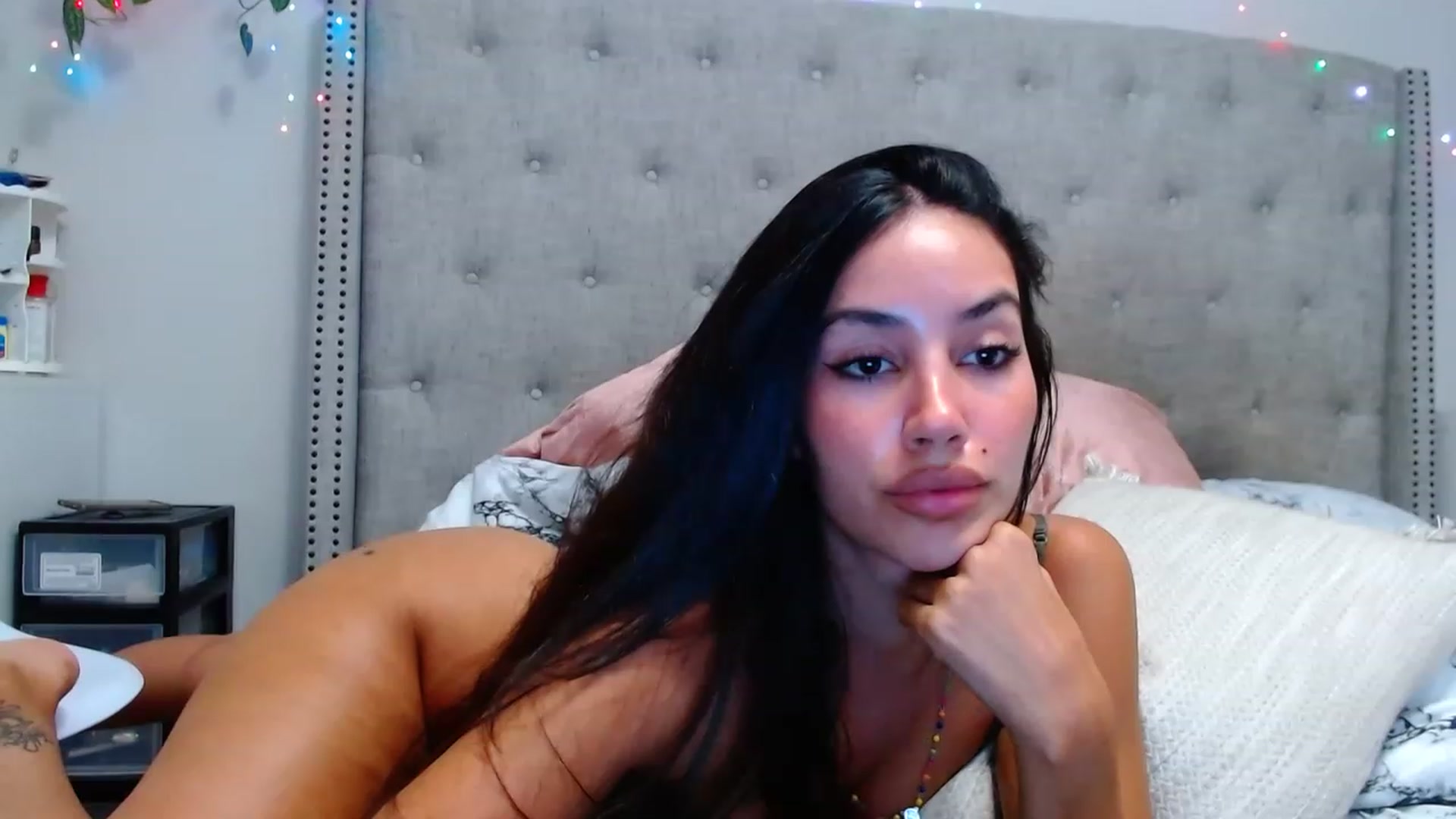 Gallery image thumbnail from SofiDiamond_'s myfreecams stream on, 12/01/2022, 24:21 image 18 of 20