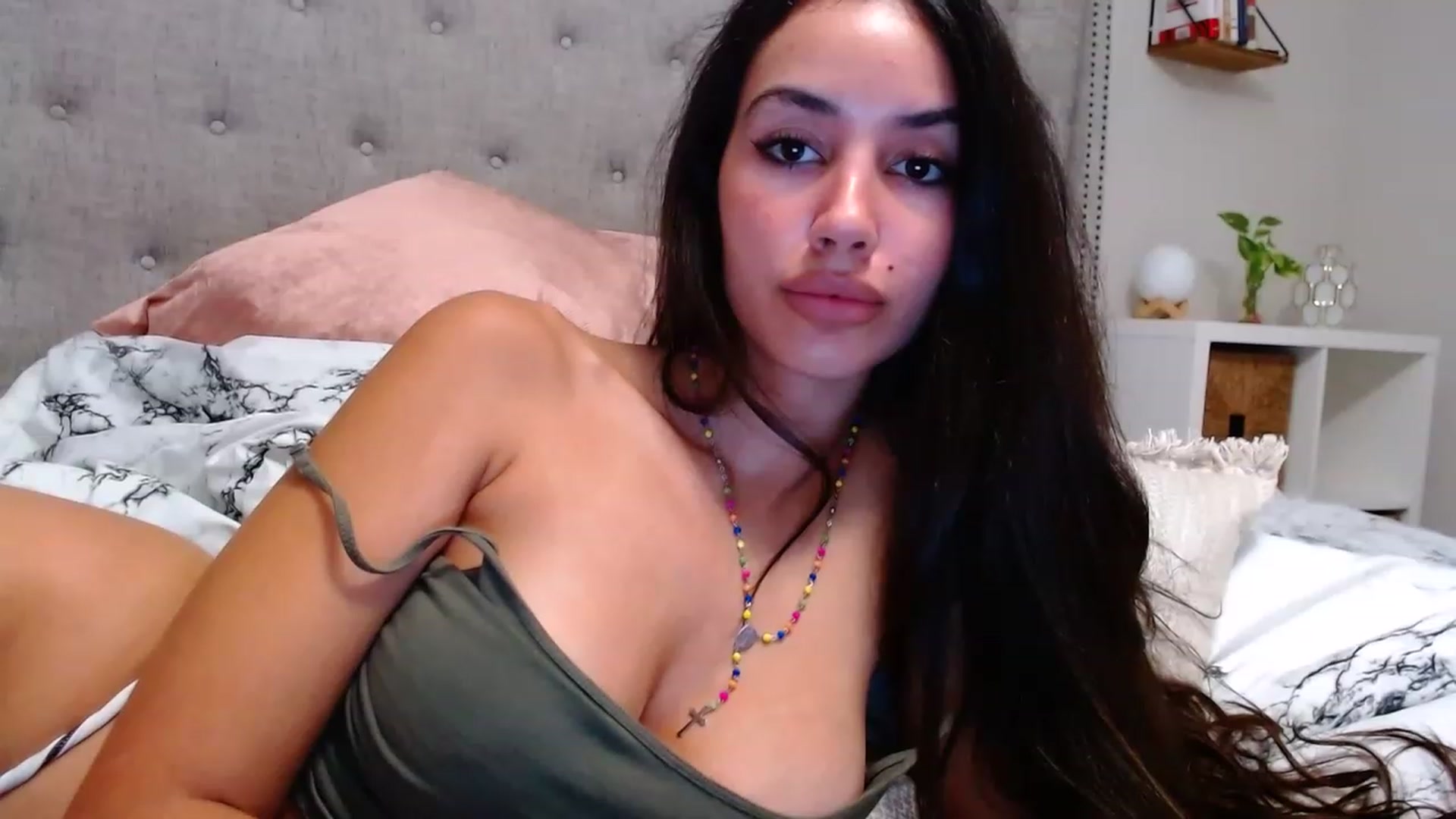 Gallery image thumbnail from SofiDiamond_'s myfreecams stream on, 12/01/2022, 24:55 image 19 of 20