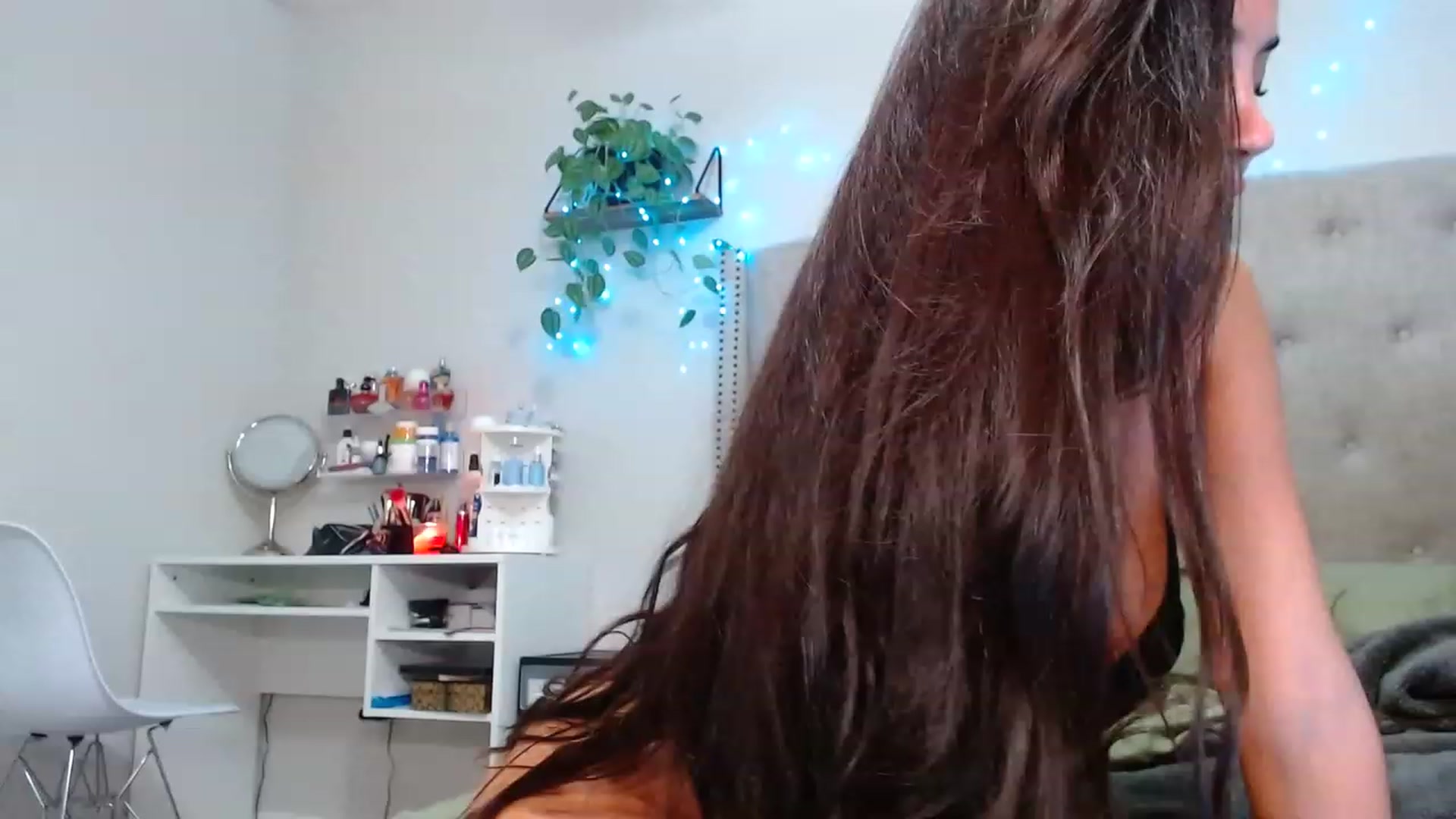 Gallery image thumbnail from SofiDiamond_'s myfreecams stream on, 12/30/2022, 23:39 image 8 of 20