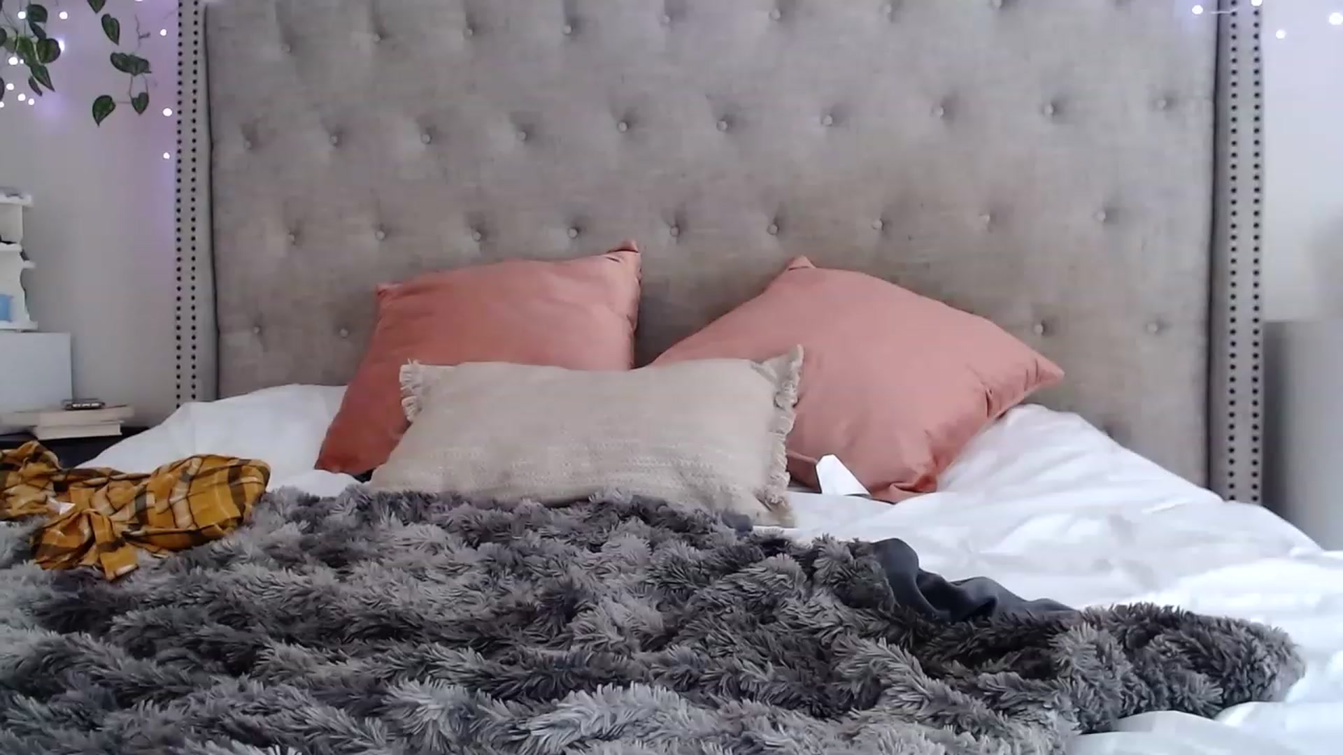 Gallery image thumbnail from SofiDiamond_'s myfreecams stream on, 04/26/2023, 20:25 image 12 of 20
