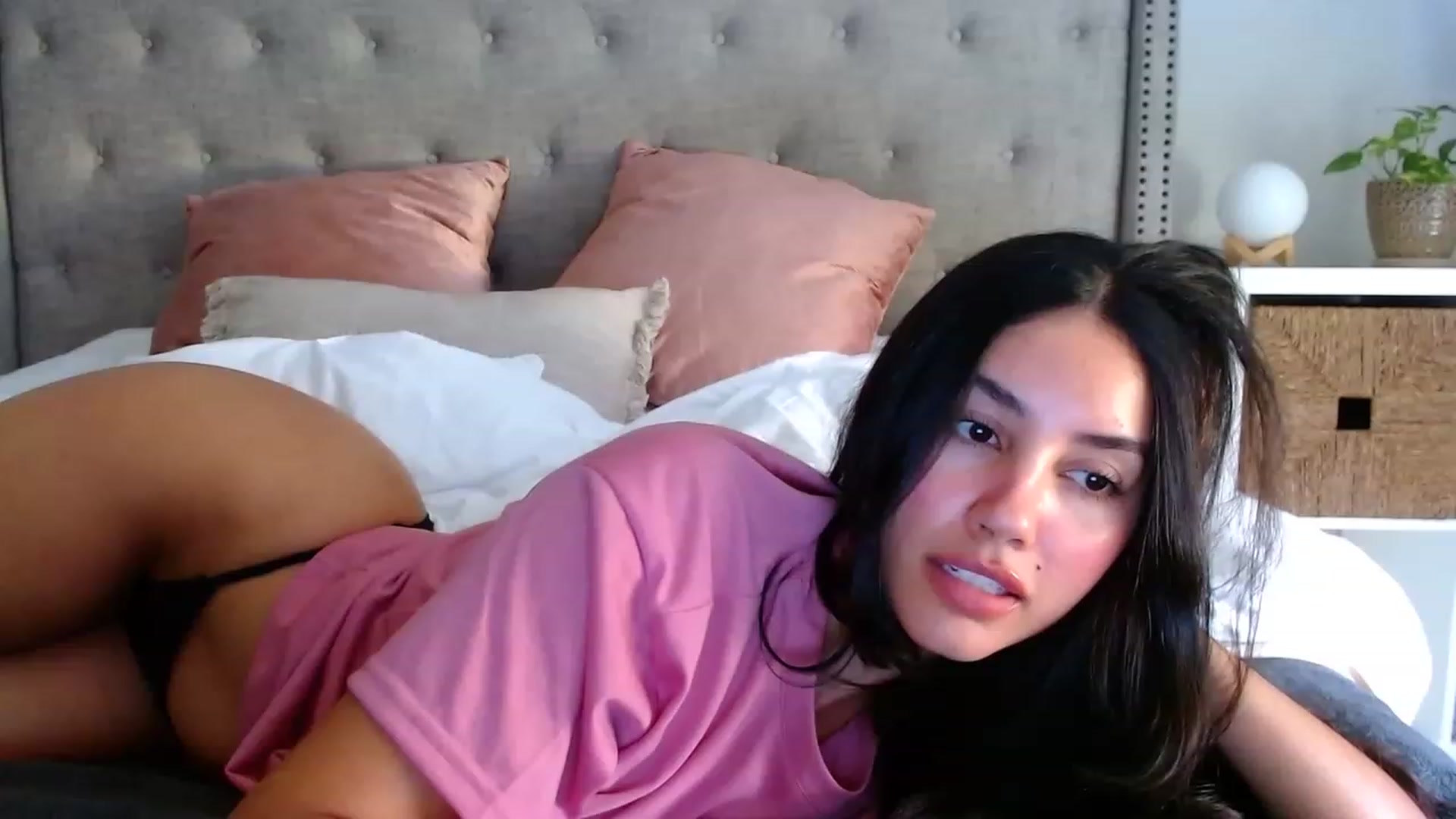 Gallery image thumbnail from SofiDiamond_'s myfreecams stream on, 05/30/2023, 19:06 image 1 of 20