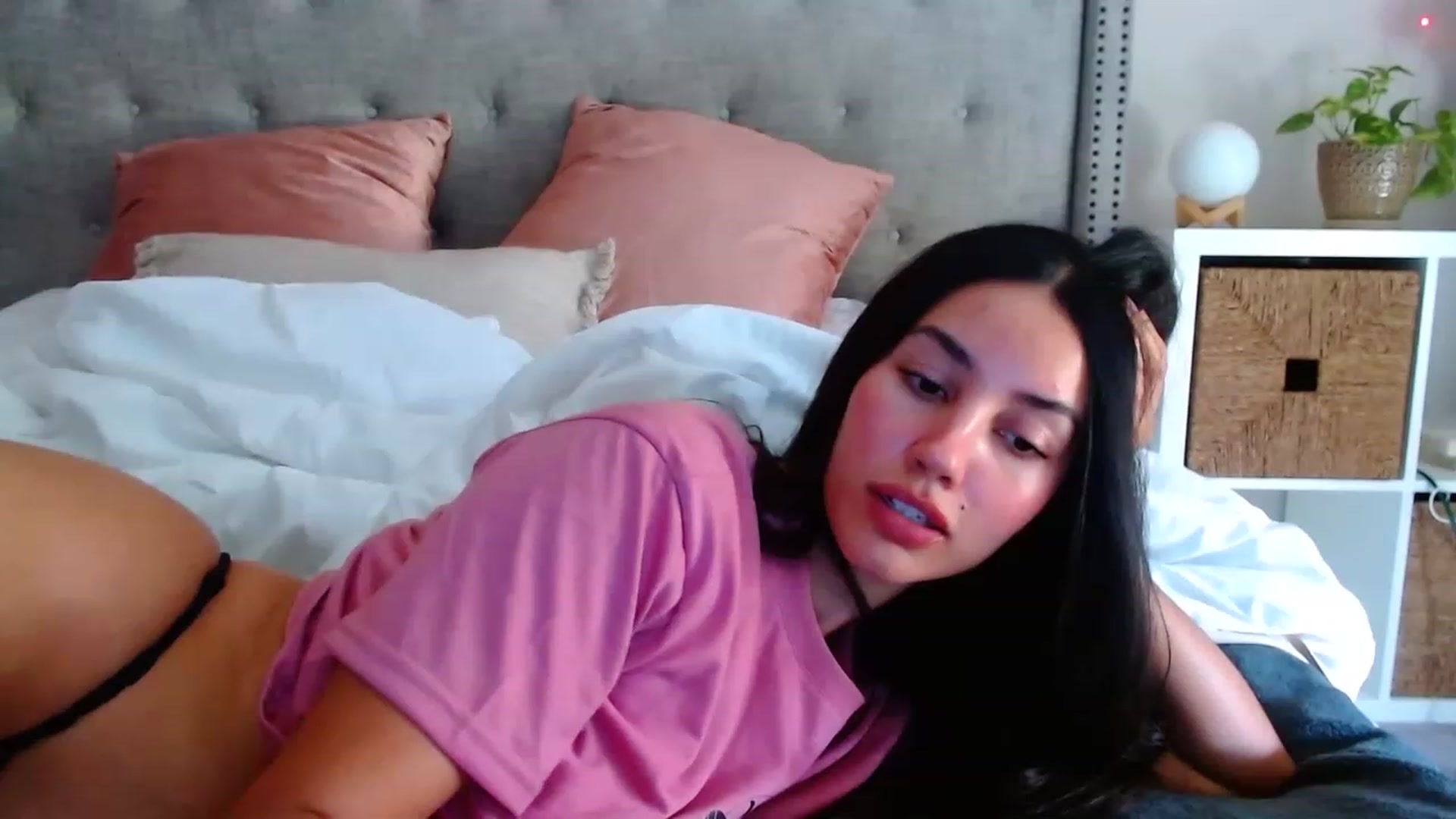 Gallery image thumbnail from SofiDiamond_'s myfreecams stream on, 05/30/2023, 19:06 image 16 of 20