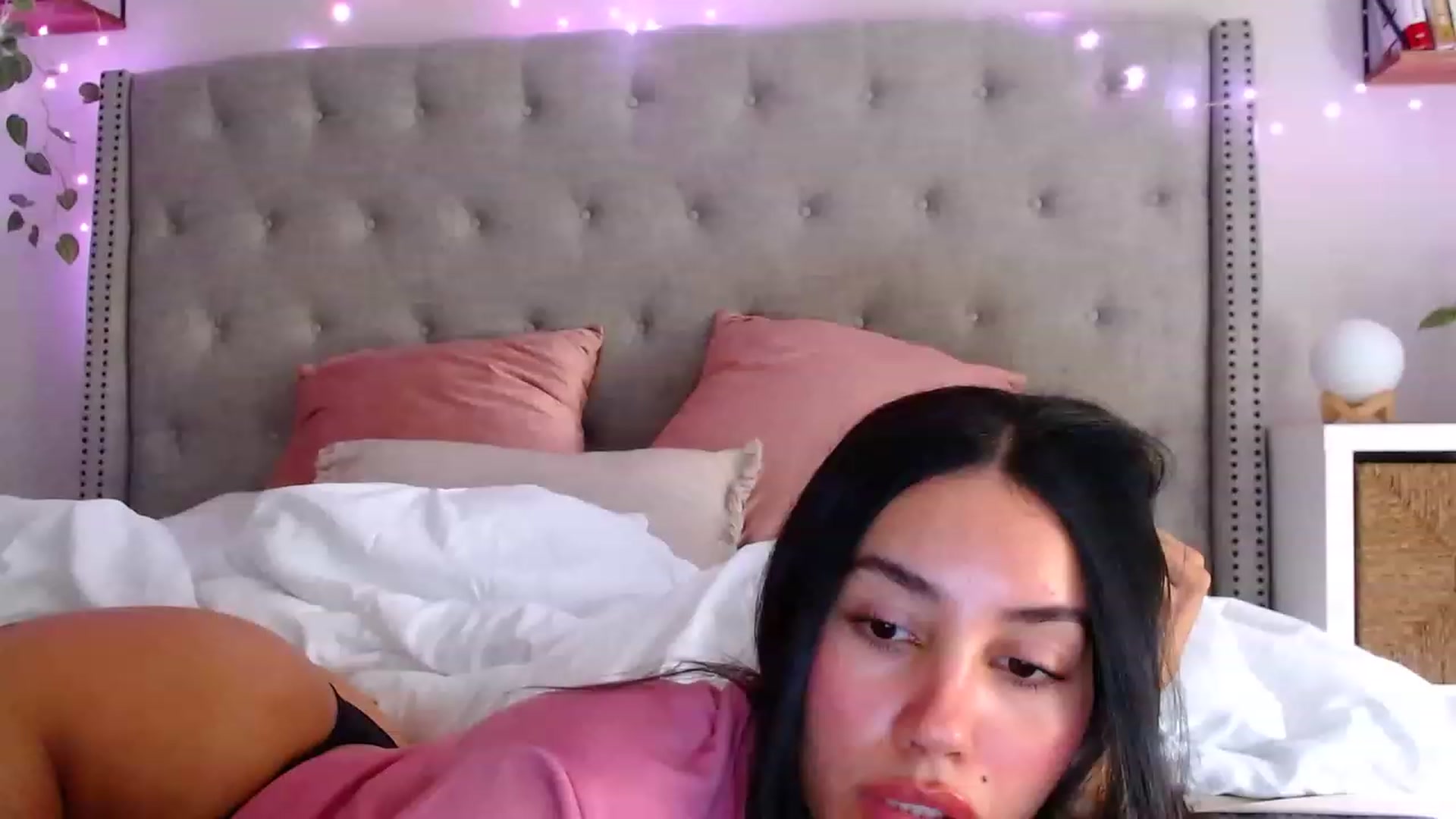 Gallery image thumbnail from SofiDiamond_'s myfreecams stream on, 05/30/2023, 19:06 image 8 of 20