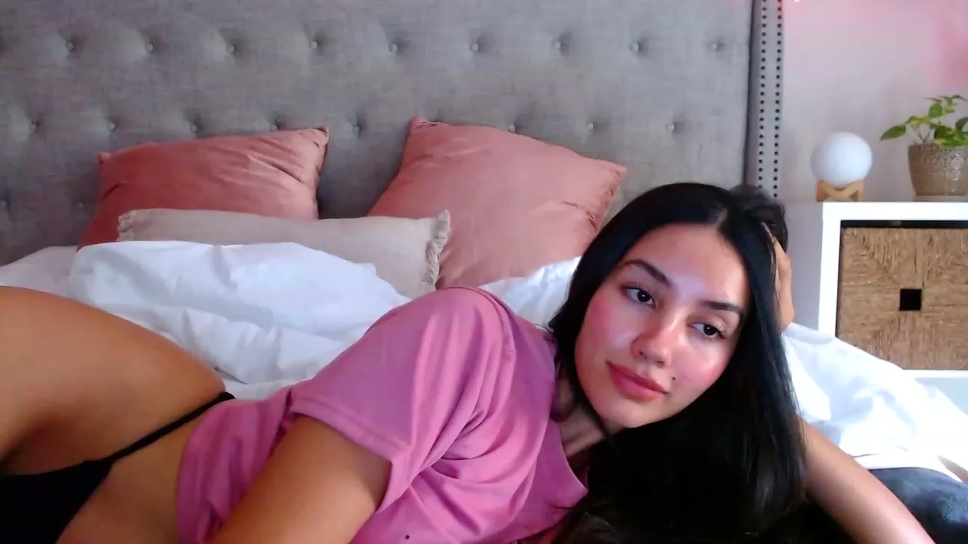 Gallery image thumbnail from SofiDiamond_'s myfreecams stream on, 05/30/2023, 19:06 image 9 of 20