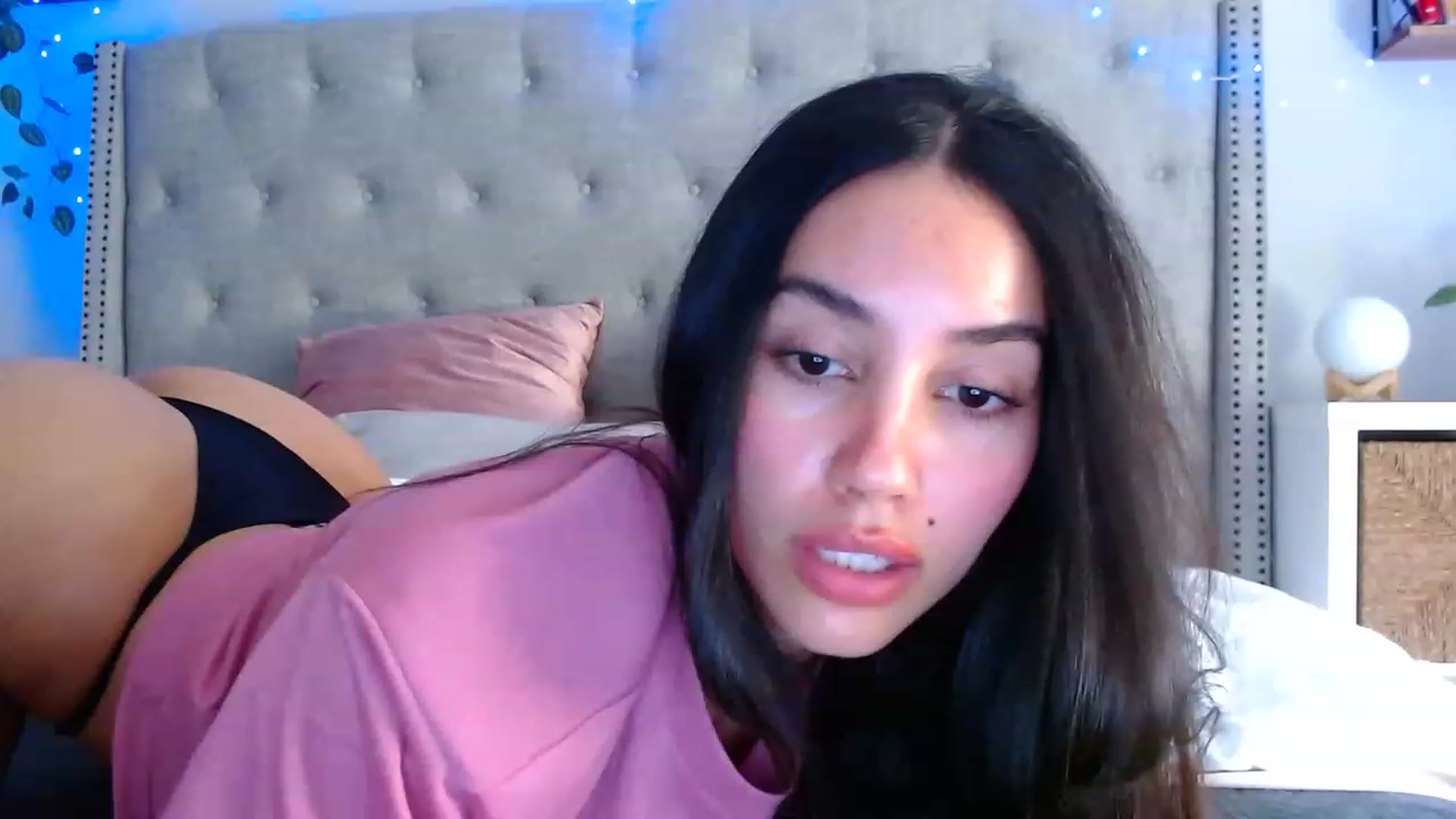 Gallery image thumbnail from SofiDiamond_'s myfreecams stream on, 05/30/2023, 19:06 image 7 of 20