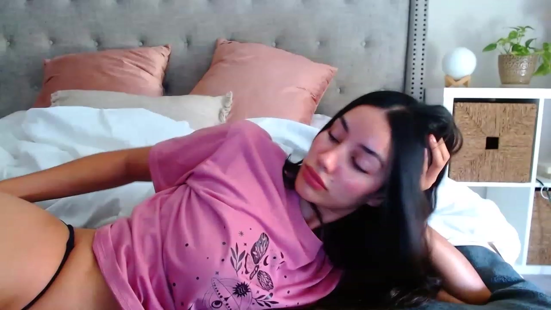 Gallery image thumbnail from SofiDiamond_'s myfreecams stream on, 05/30/2023, 19:06 image 17 of 20
