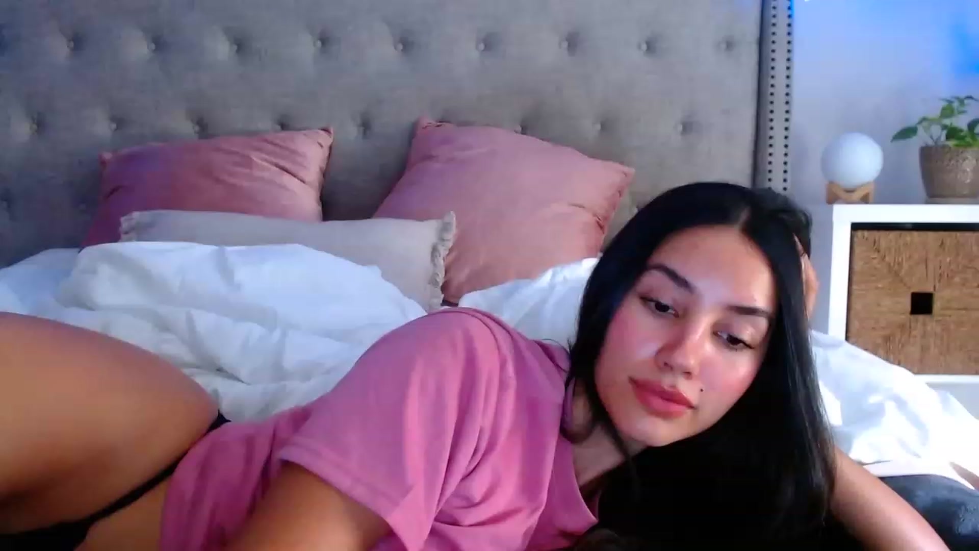 Gallery image thumbnail from SofiDiamond_'s myfreecams stream on, 05/30/2023, 19:06 image 10 of 20