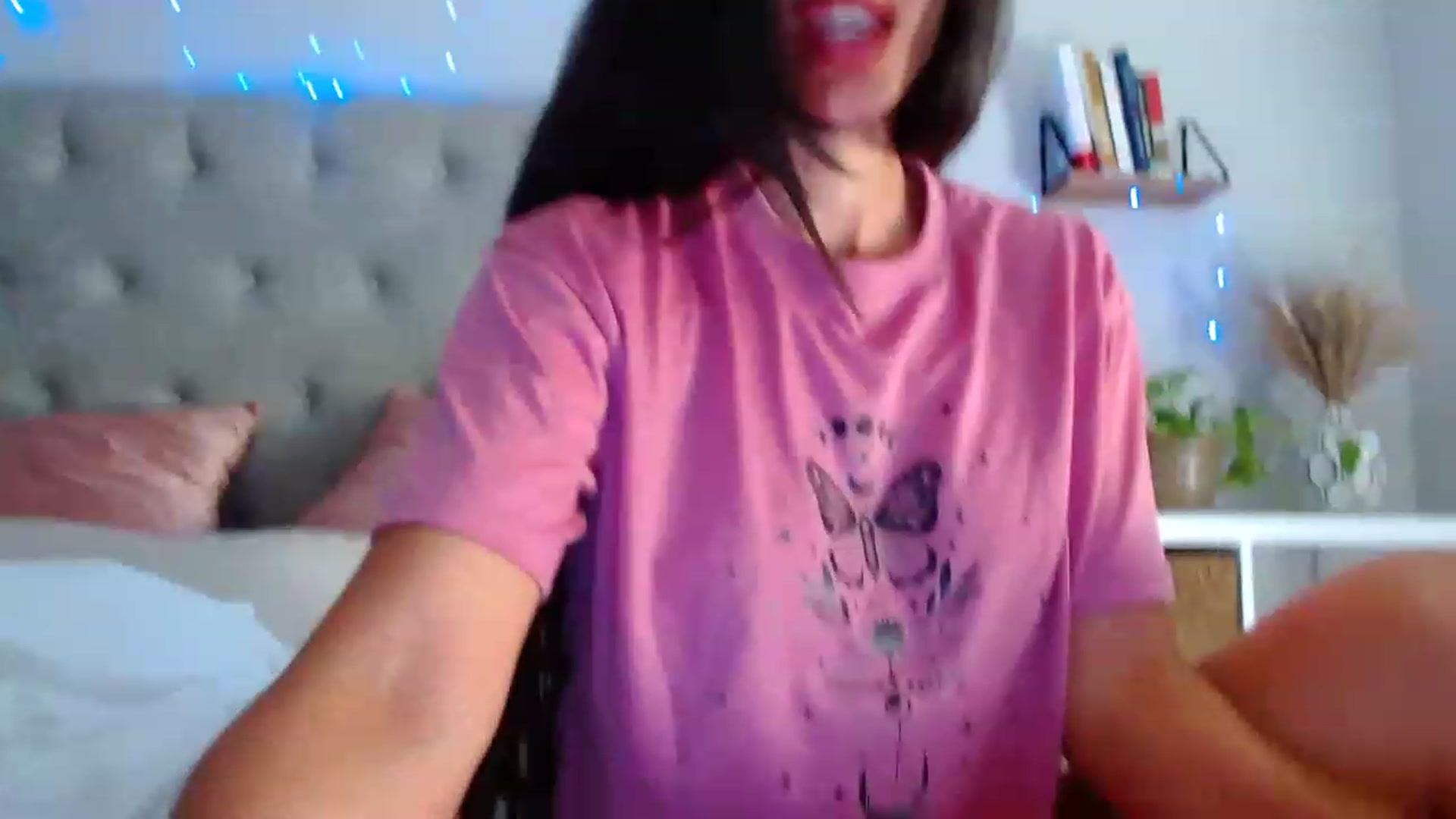 Gallery image thumbnail from SofiDiamond_'s myfreecams stream on, 05/30/2023, 19:06 image 14 of 20
