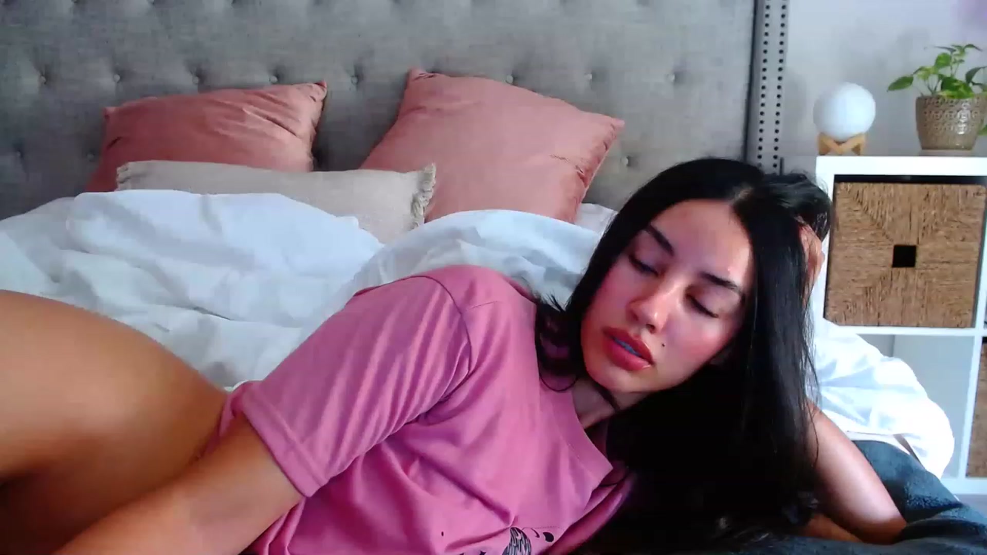 Gallery image thumbnail from SofiDiamond_'s myfreecams stream on, 05/30/2023, 19:06 image 19 of 20