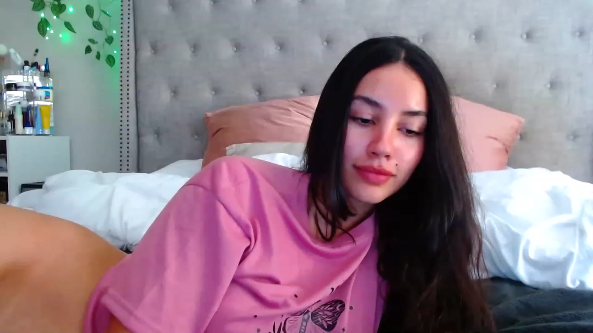 Gallery image thumbnail from SofiDiamond_'s myfreecams stream on, 05/30/2023, 20:21 image 14 of 20