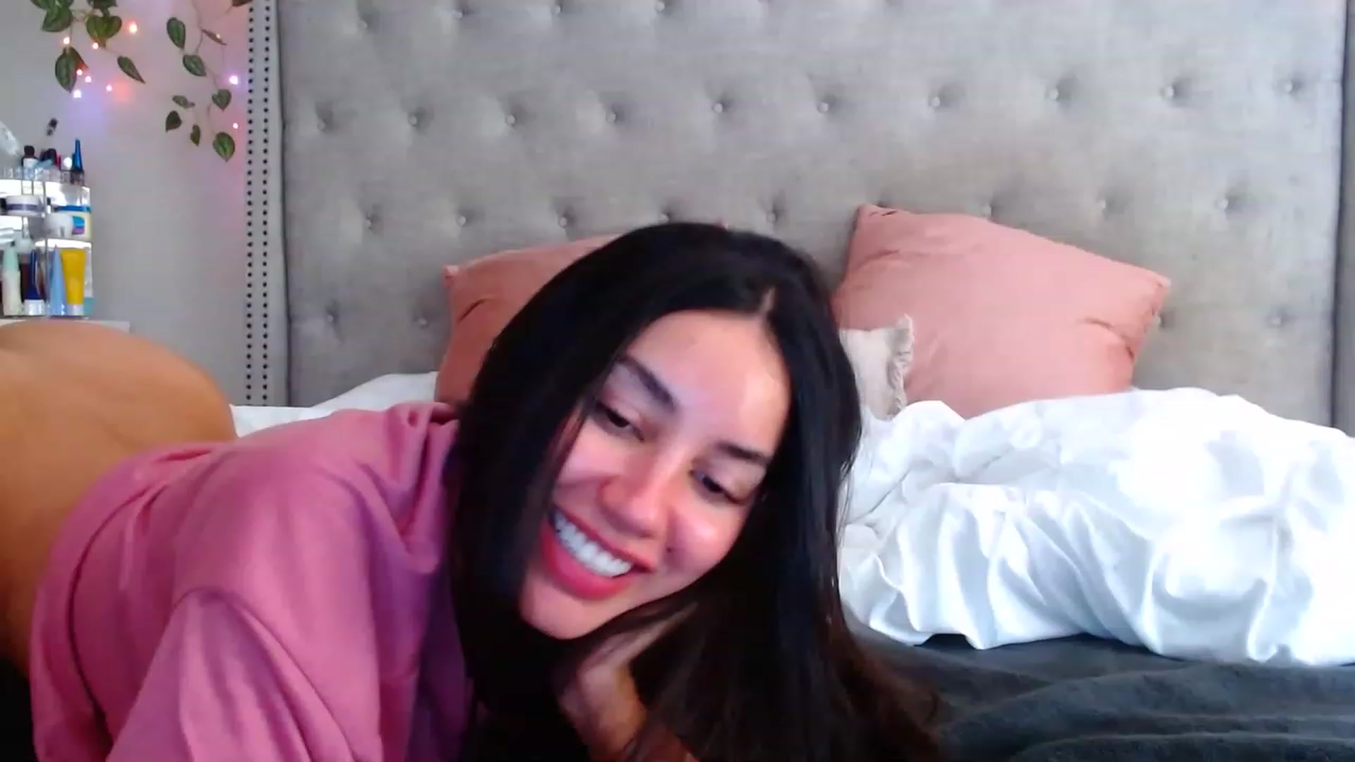 Gallery image thumbnail from SofiDiamond_'s myfreecams stream on, 05/30/2023, 20:21 image 15 of 20