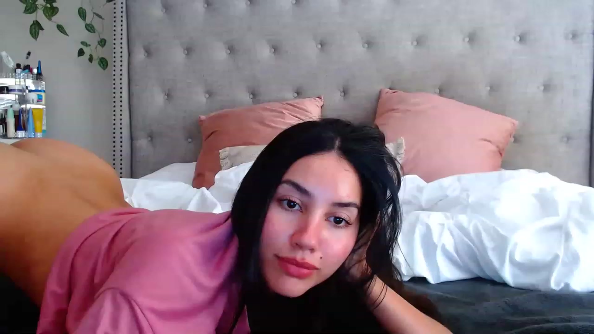 Gallery image thumbnail from SofiDiamond_'s myfreecams stream on, 05/30/2023, 20:21 image 16 of 20