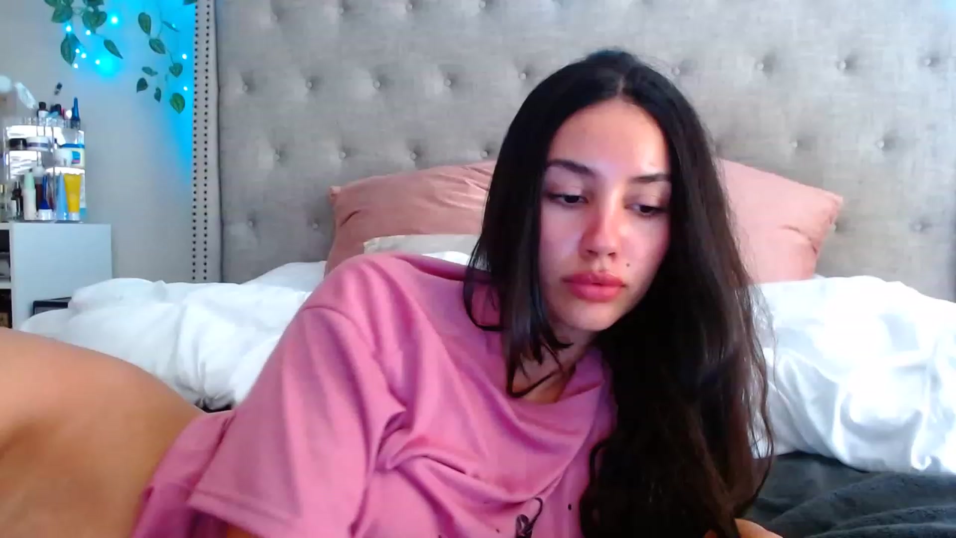 Gallery image thumbnail from SofiDiamond_'s myfreecams stream on, 05/30/2023, 20:21 image 8 of 20