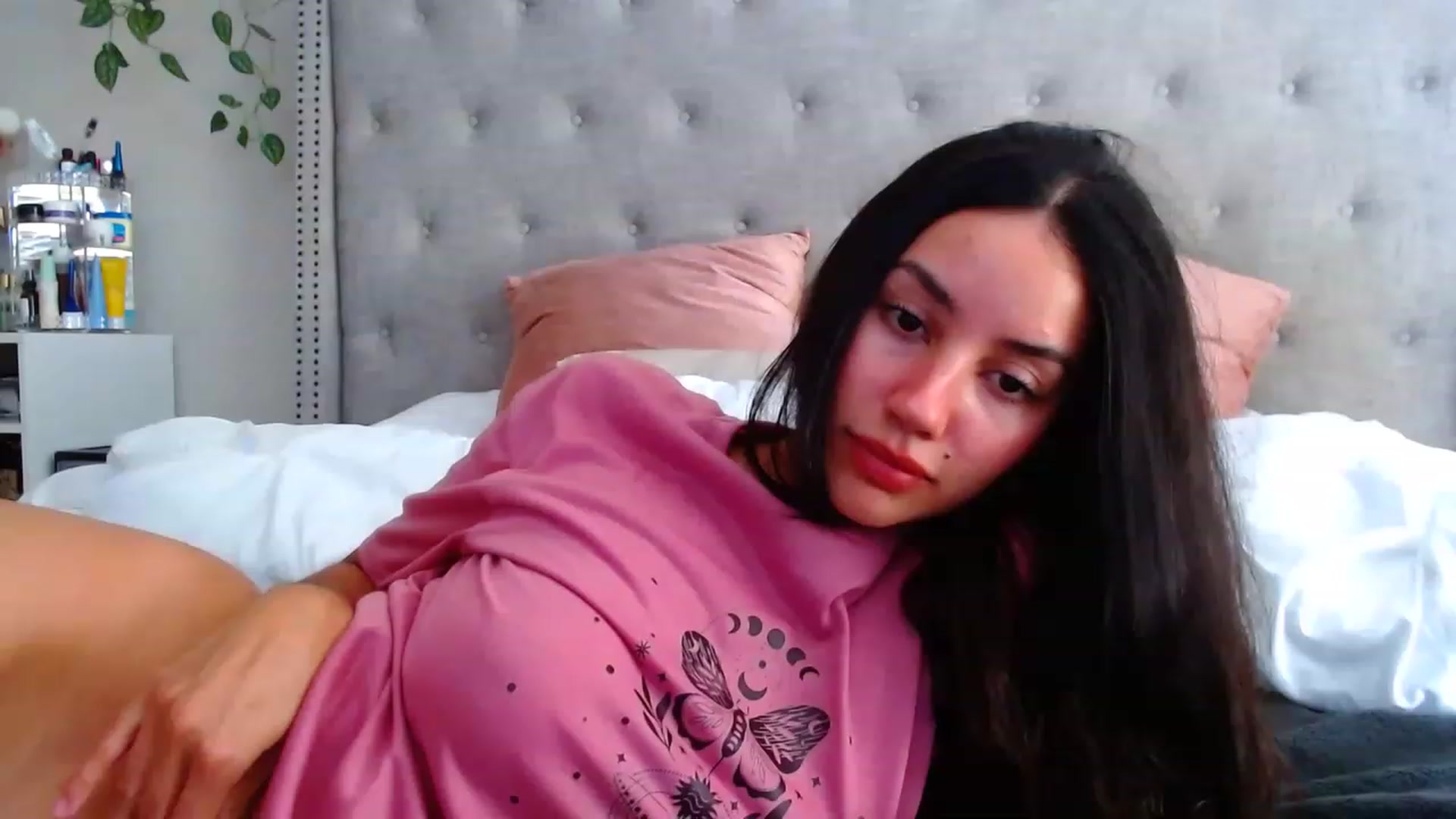 Gallery image thumbnail from SofiDiamond_'s myfreecams stream on, 05/30/2023, 20:21 image 10 of 20