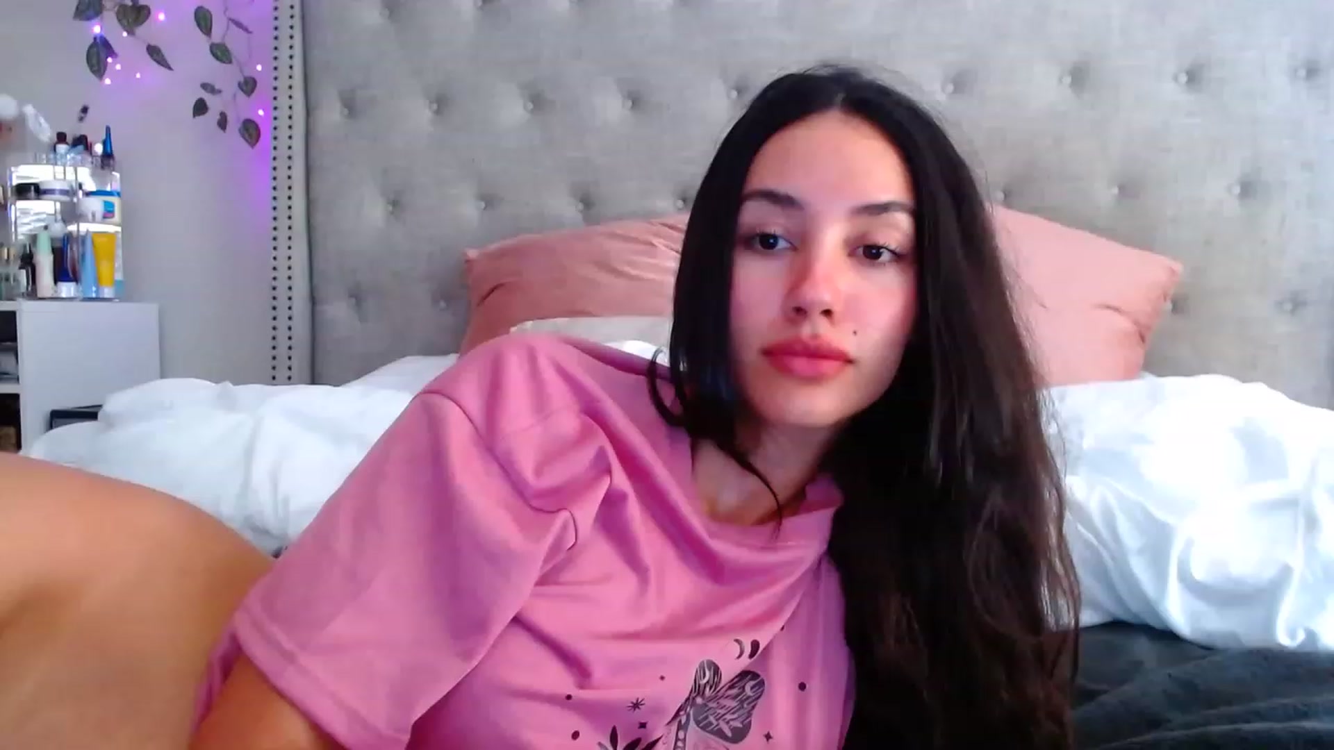 Gallery image thumbnail from SofiDiamond_'s myfreecams stream on, 05/30/2023, 20:21 image 9 of 20
