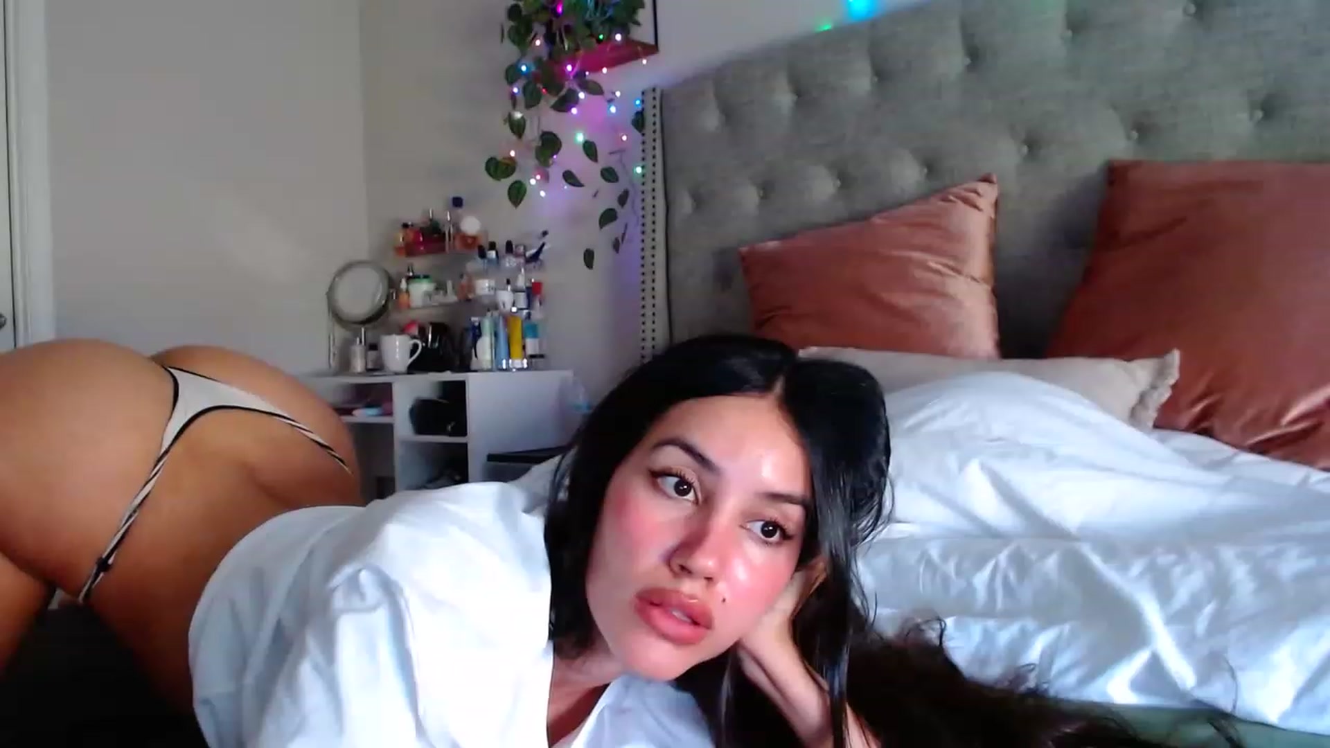 Gallery image thumbnail from SofiDiamond_'s myfreecams stream on, 07/07/2023, 17:13 image 8 of 20
