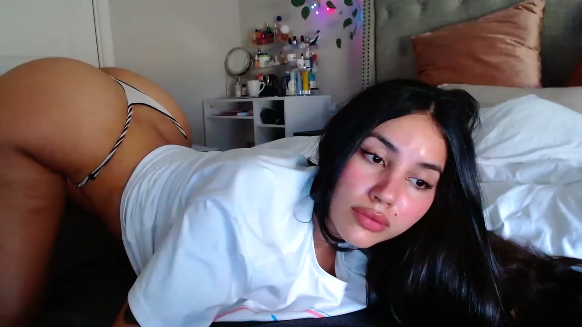 Gallery image thumbnail from SofiDiamond_'s myfreecams stream on, 07/07/2023, 18:47 image 5 of 20