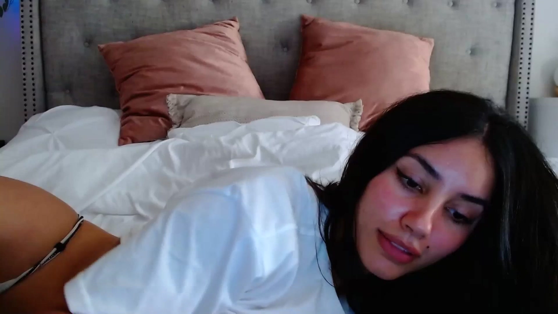 Gallery image thumbnail from SofiDiamond_'s myfreecams stream on, 07/07/2023, 20:35 image 2 of 20