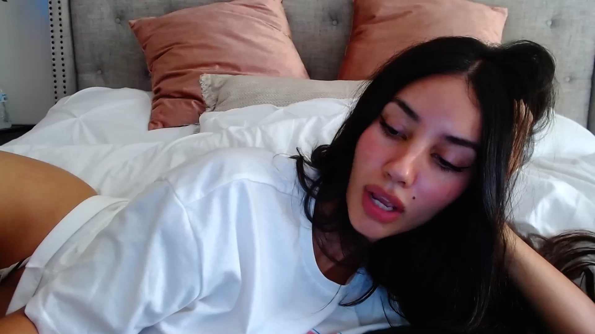 Gallery image thumbnail from SofiDiamond_'s myfreecams stream on, 07/07/2023, 20:35 image 8 of 20