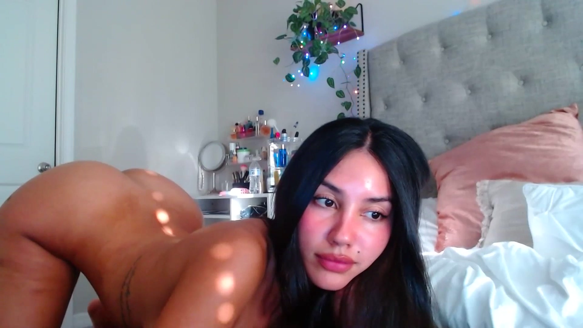 Gallery image thumbnail from SofiDiamond_'s myfreecams stream on, 07/12/2023, 23:28 image 9 of 20