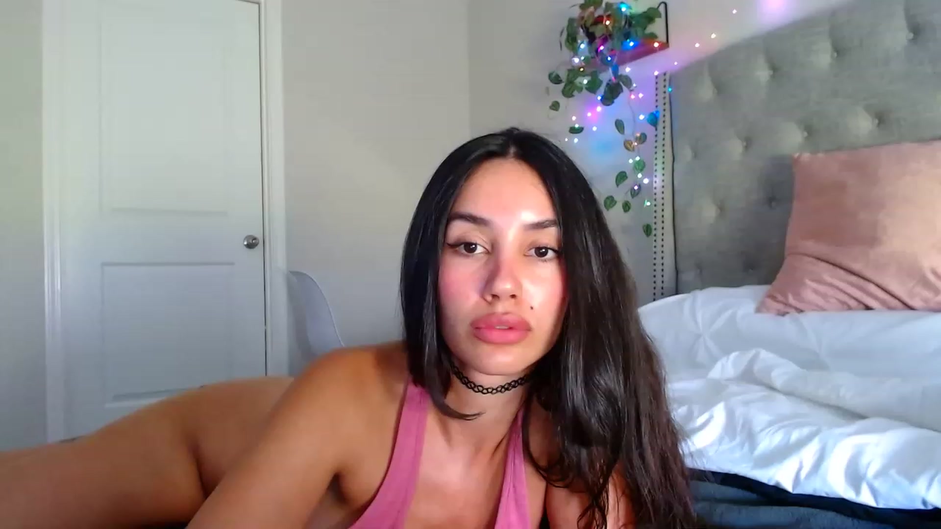 Gallery image thumbnail from SofiDiamond_'s myfreecams stream on, 08/04/2023, 18:15 image 8 of 20