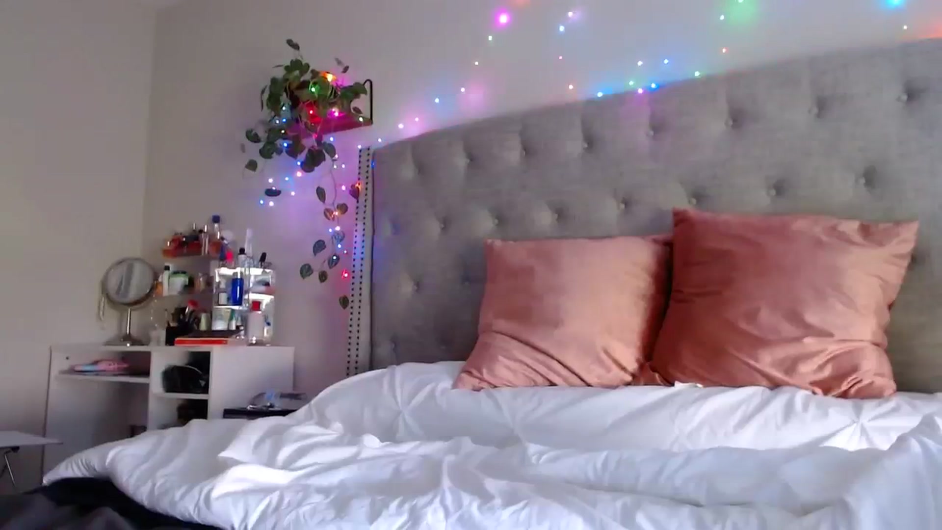 Gallery image thumbnail from SofiDiamond_'s myfreecams stream on, 08/04/2023, 19:03 image 12 of 20