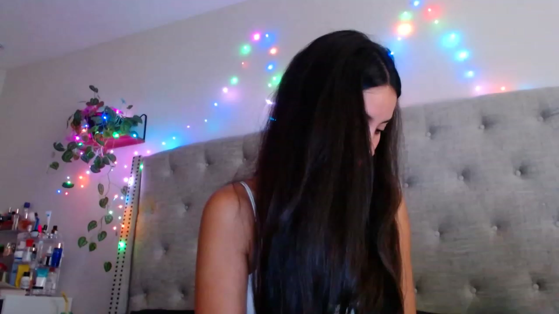 Gallery image thumbnail from SofiDiamond_'s myfreecams stream on, 08/05/2023, 21:13 image 17 of 20