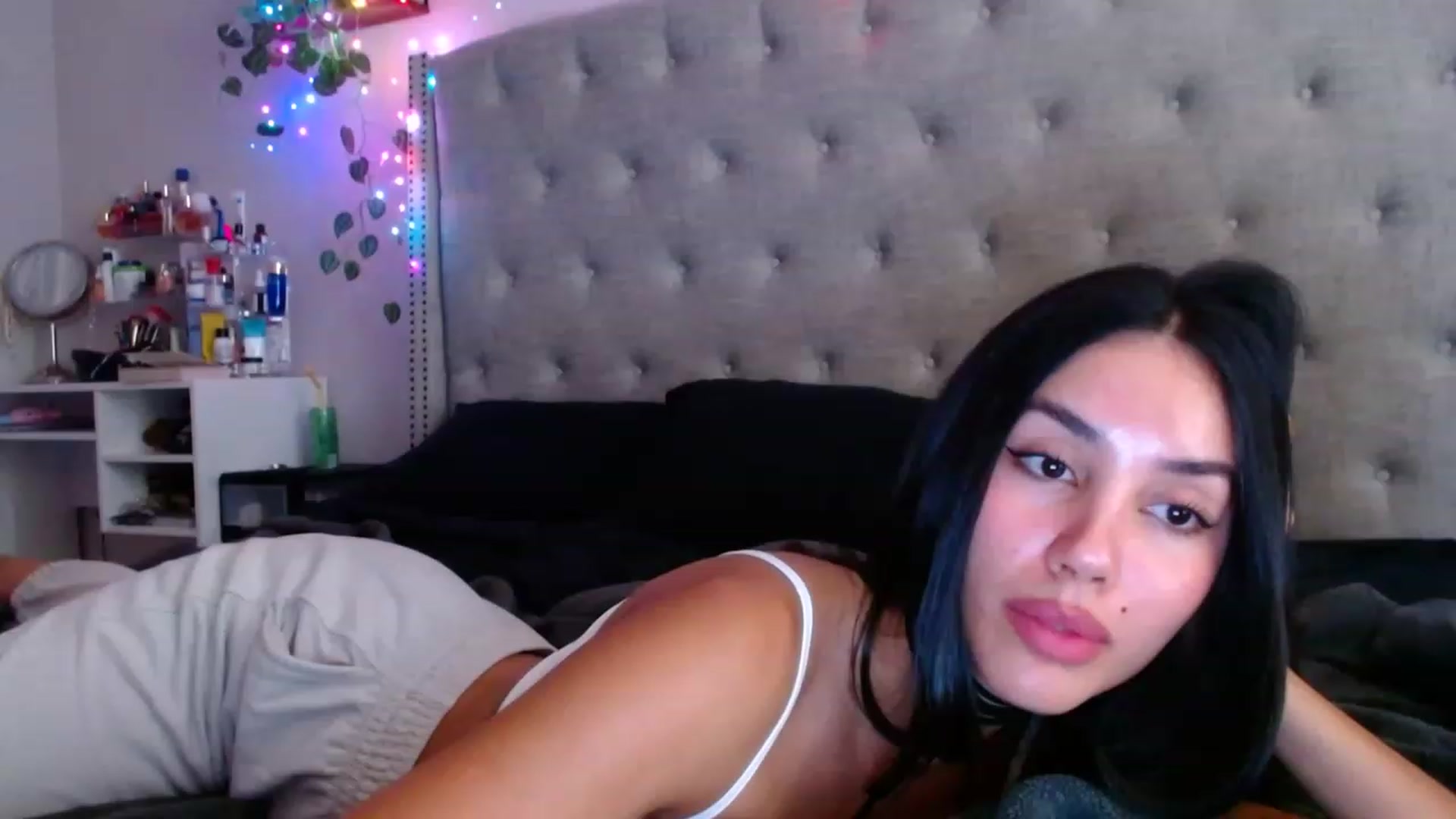 Gallery image thumbnail from SofiDiamond_'s myfreecams stream on, 08/05/2023, 21:13 image 6 of 20