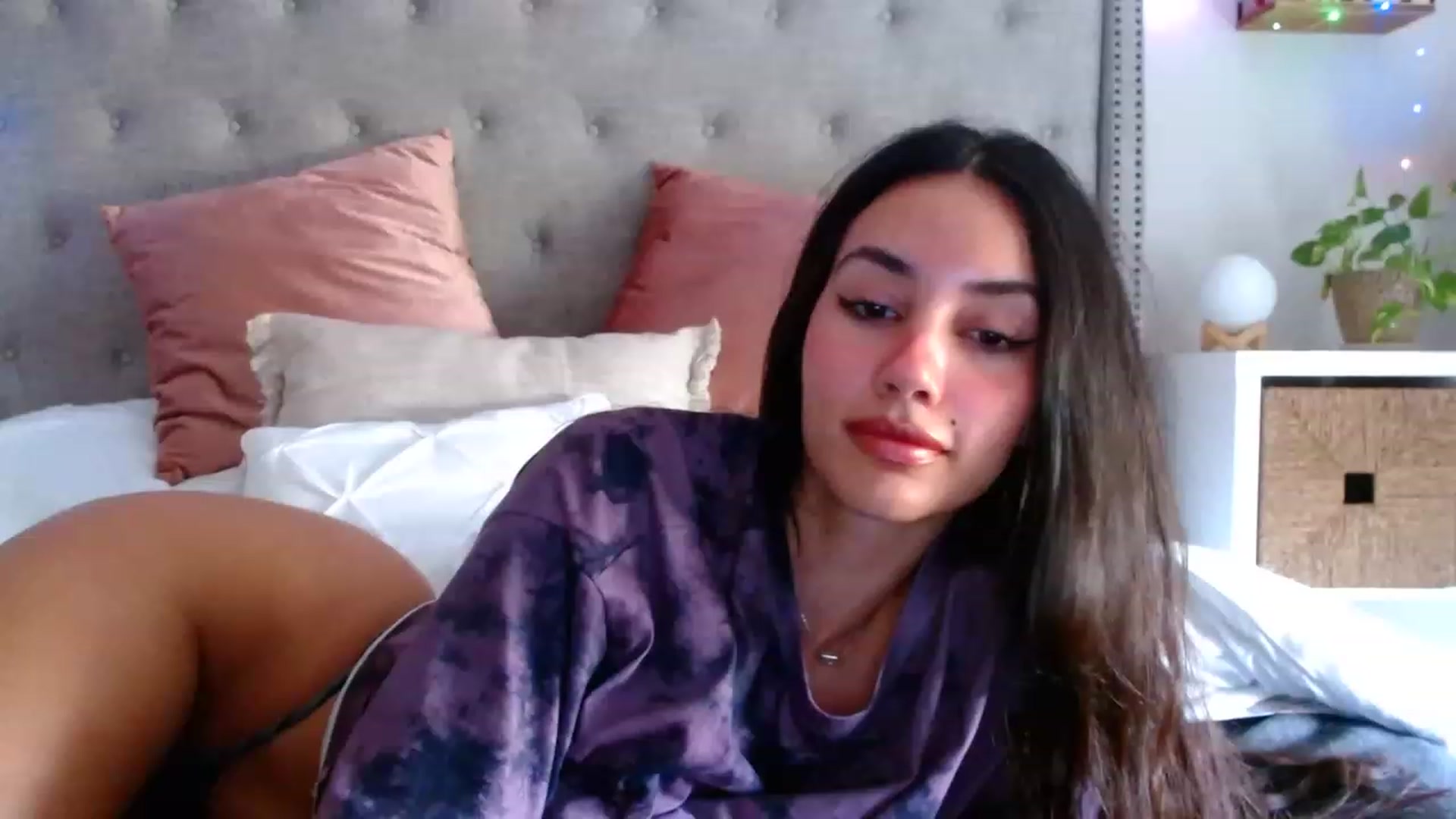 Gallery image thumbnail from SofiDiamond_'s myfreecams stream on, 08/17/2023, 15:56 image 8 of 20