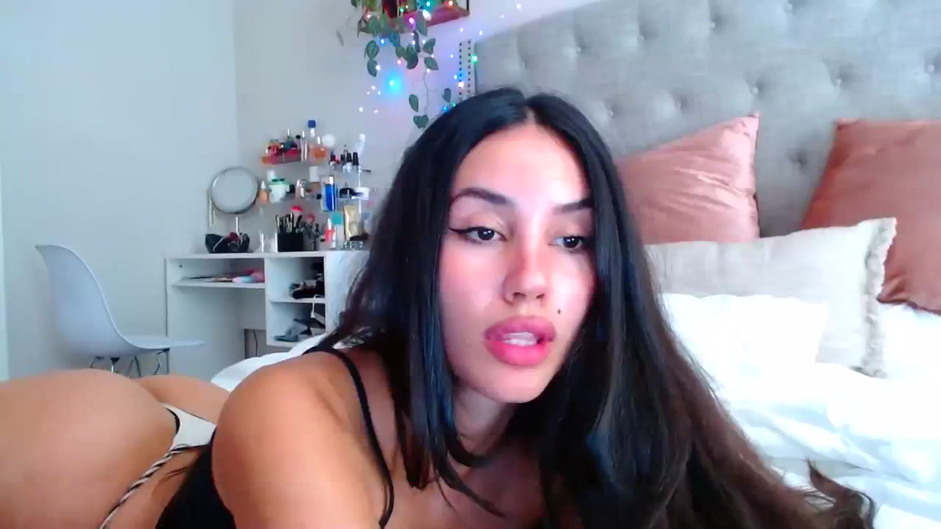 Gallery image thumbnail from SofiDiamond_'s myfreecams stream on, 08/19/2023, 20:13 image 13 of 20
