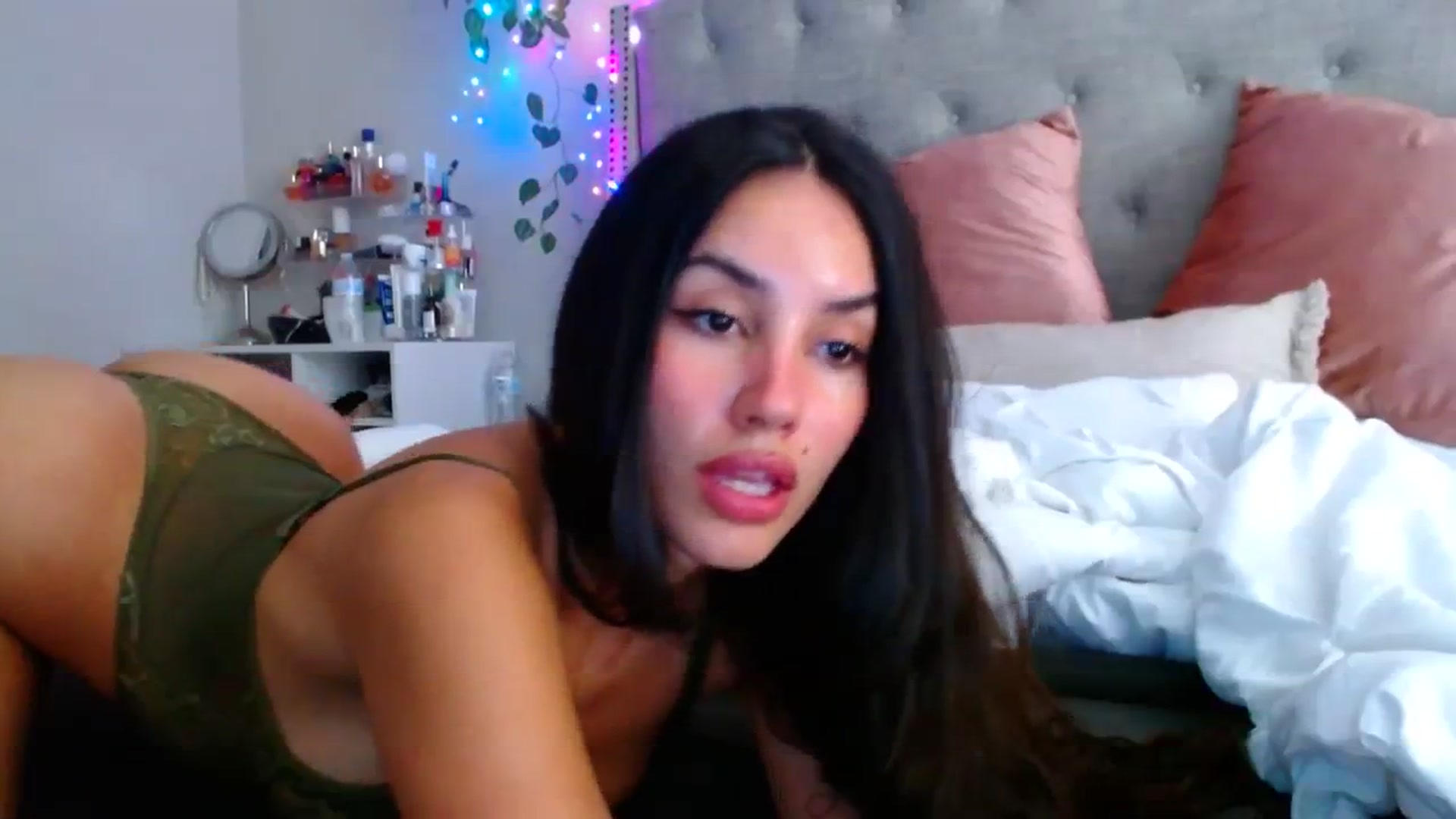 Gallery image thumbnail from SofiDiamond_'s myfreecams stream on, 08/24/2023, 17:12 image 6 of 20