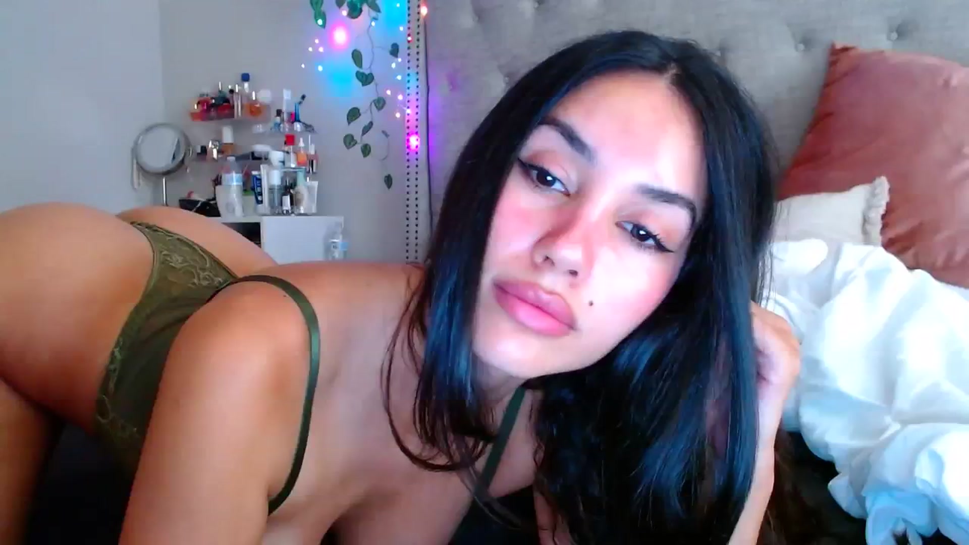 Gallery image thumbnail from SofiDiamond_'s myfreecams stream on, 08/24/2023, 17:12 image 12 of 20