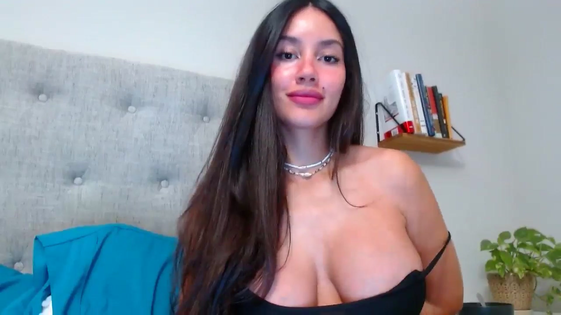 Gallery image thumbnail from SofiDiamond_'s myfreecams stream on, 09/28/2024, 23:38 image 4 of 20