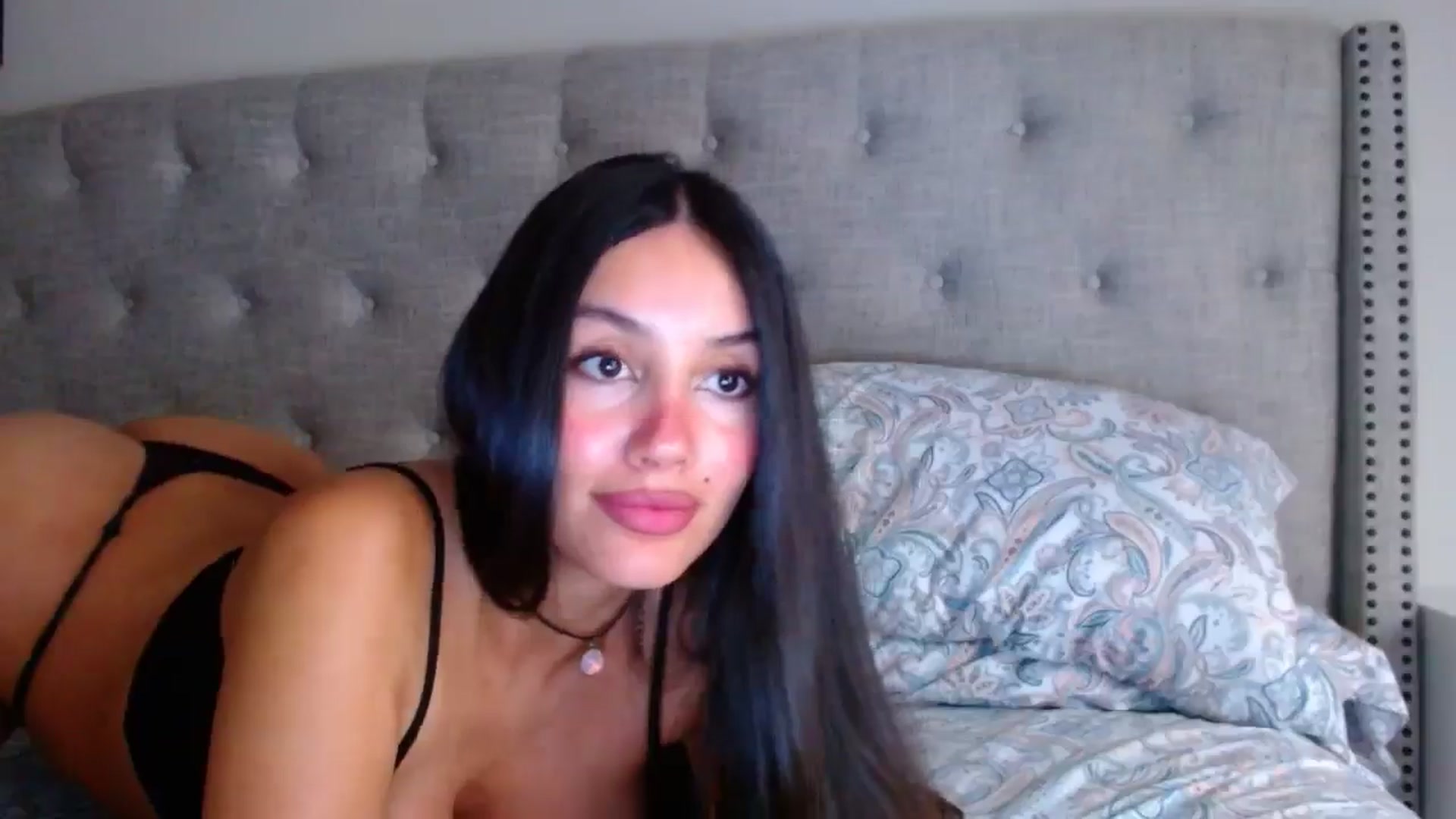 Gallery image thumbnail from SofiDiamond_'s myfreecams stream on, 09/30/2024, 18:18 image 8 of 20