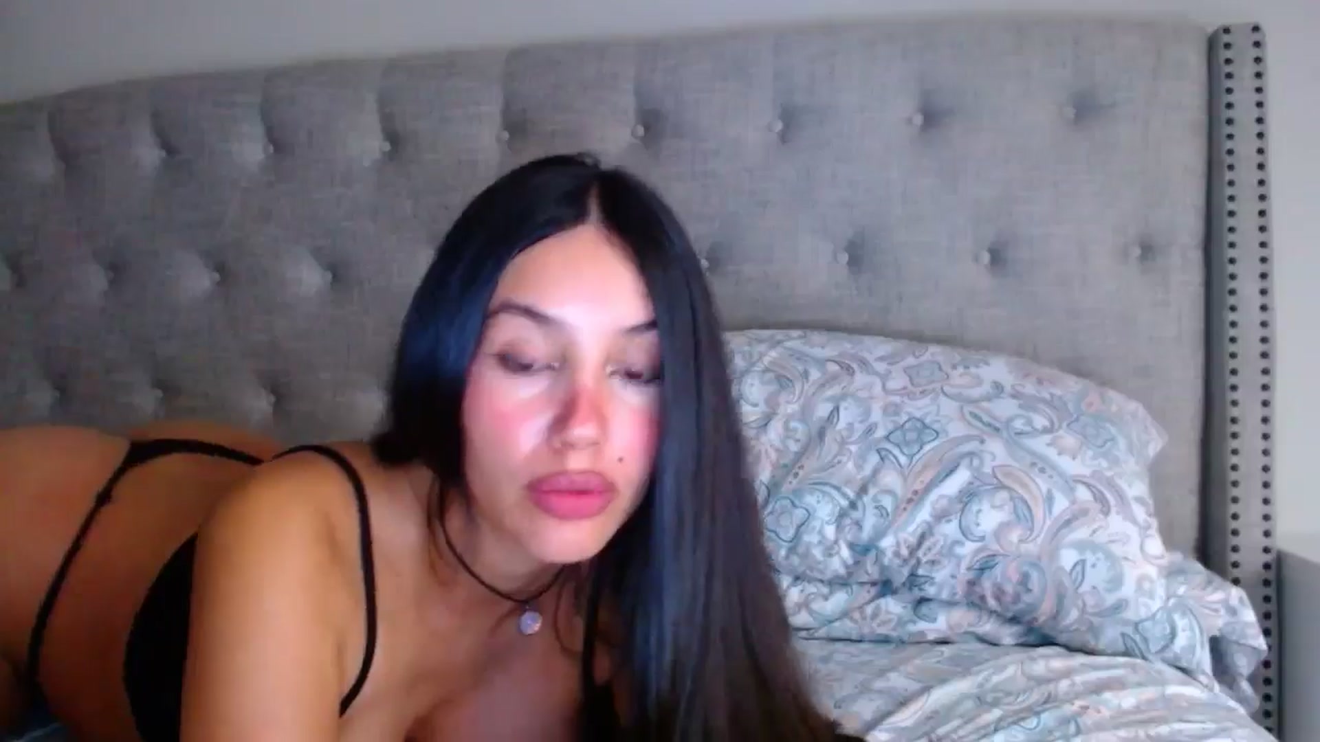 Gallery image thumbnail from SofiDiamond_'s myfreecams stream on, 09/30/2024, 18:18 image 9 of 20