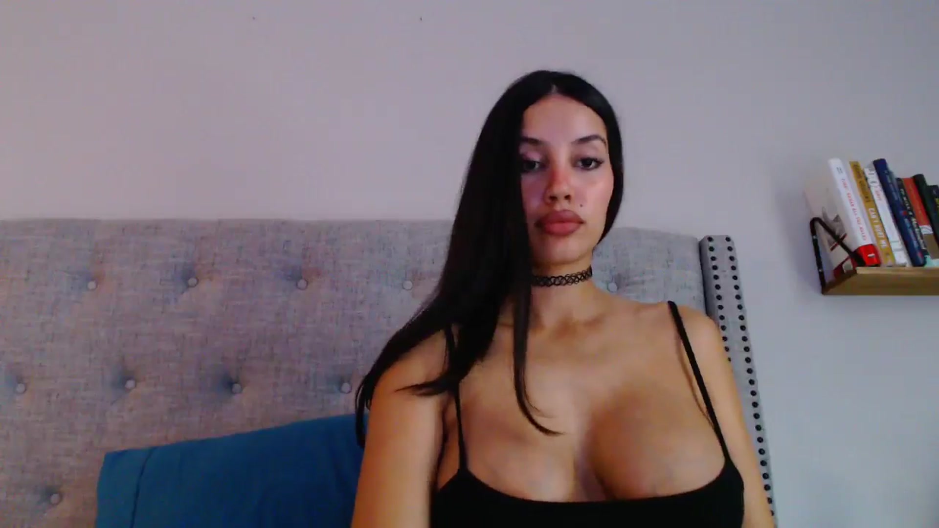 Gallery image thumbnail from SofiDiamond_'s myfreecams stream on, 11/13/2024, 19:10 image 10 of 20