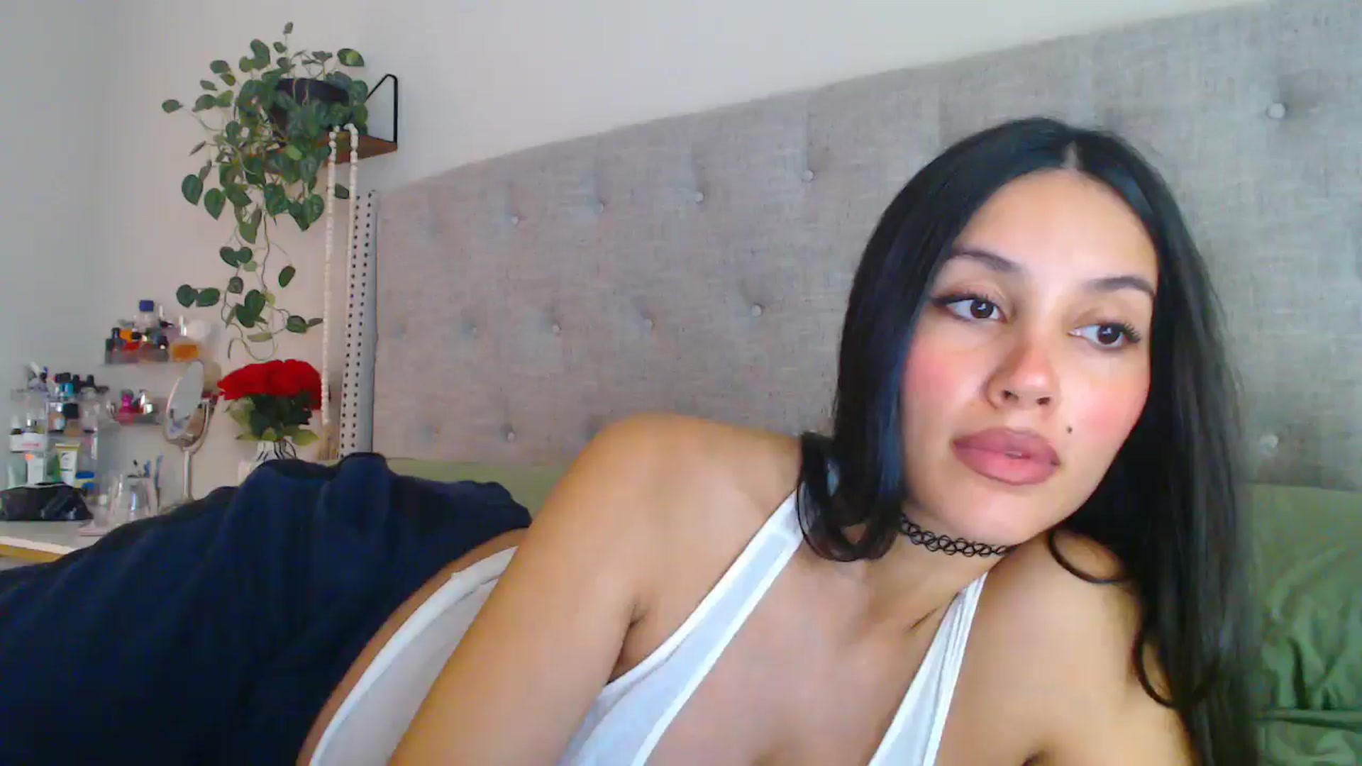 Gallery image thumbnail from SofiDiamond_'s myfreecams stream on, 11/22/2024, 19:06 image 9 of 20