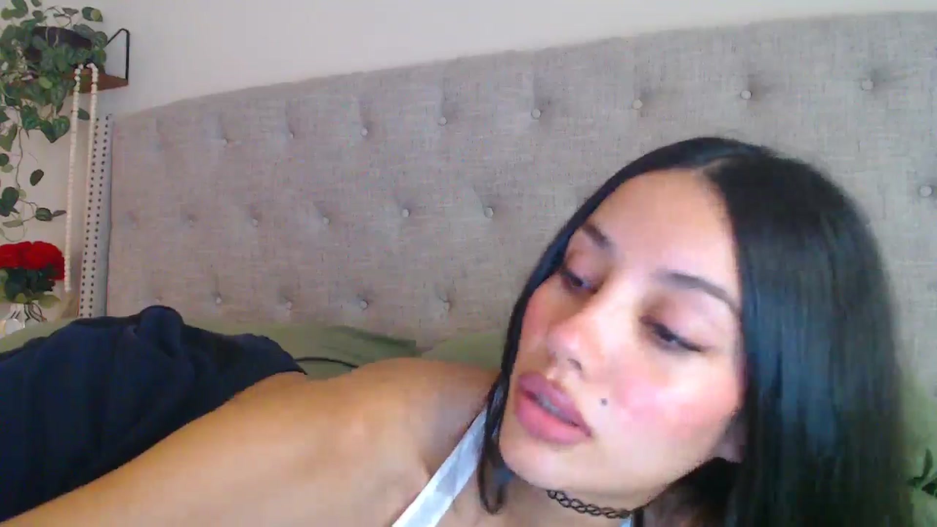 Gallery image thumbnail from SofiDiamond_'s myfreecams stream on, 11/22/2024, 19:06 image 17 of 20