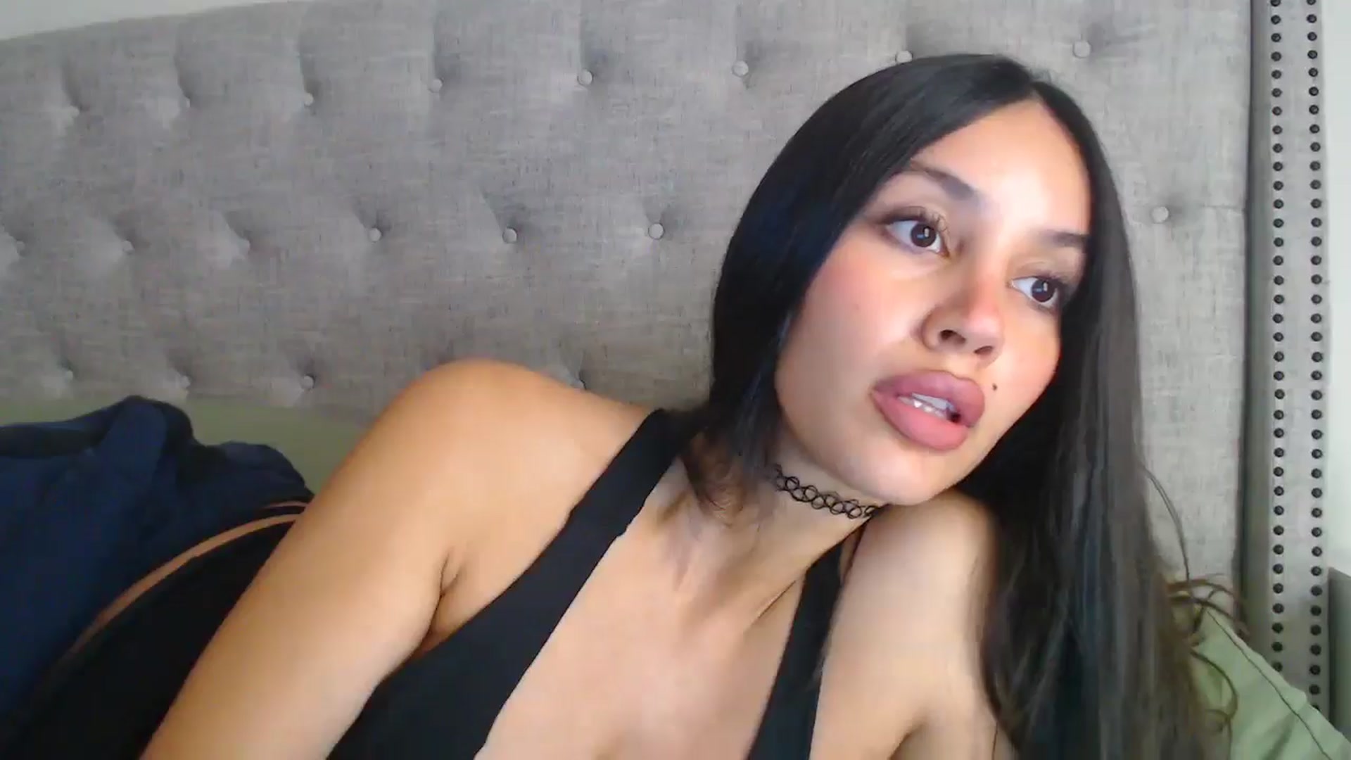 Gallery image thumbnail from SofiDiamond_'s myfreecams stream on, 11/23/2024, 19:52 image 16 of 20