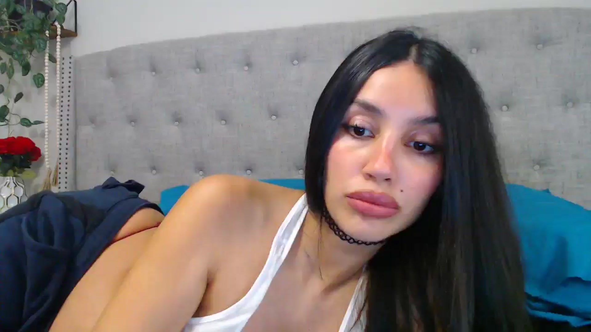 Gallery image thumbnail from SofiDiamond_'s myfreecams stream on, 12/06/2024, 20:46 image 12 of 20